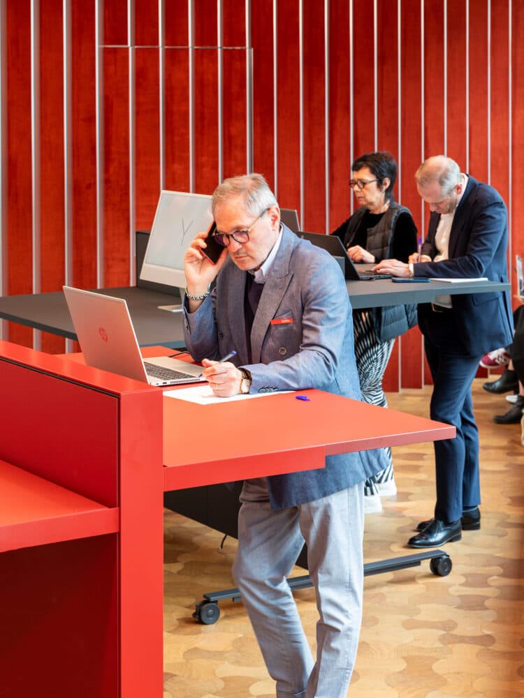 Стол Z от Foster + Partners Industrial Design и UniFor — 4