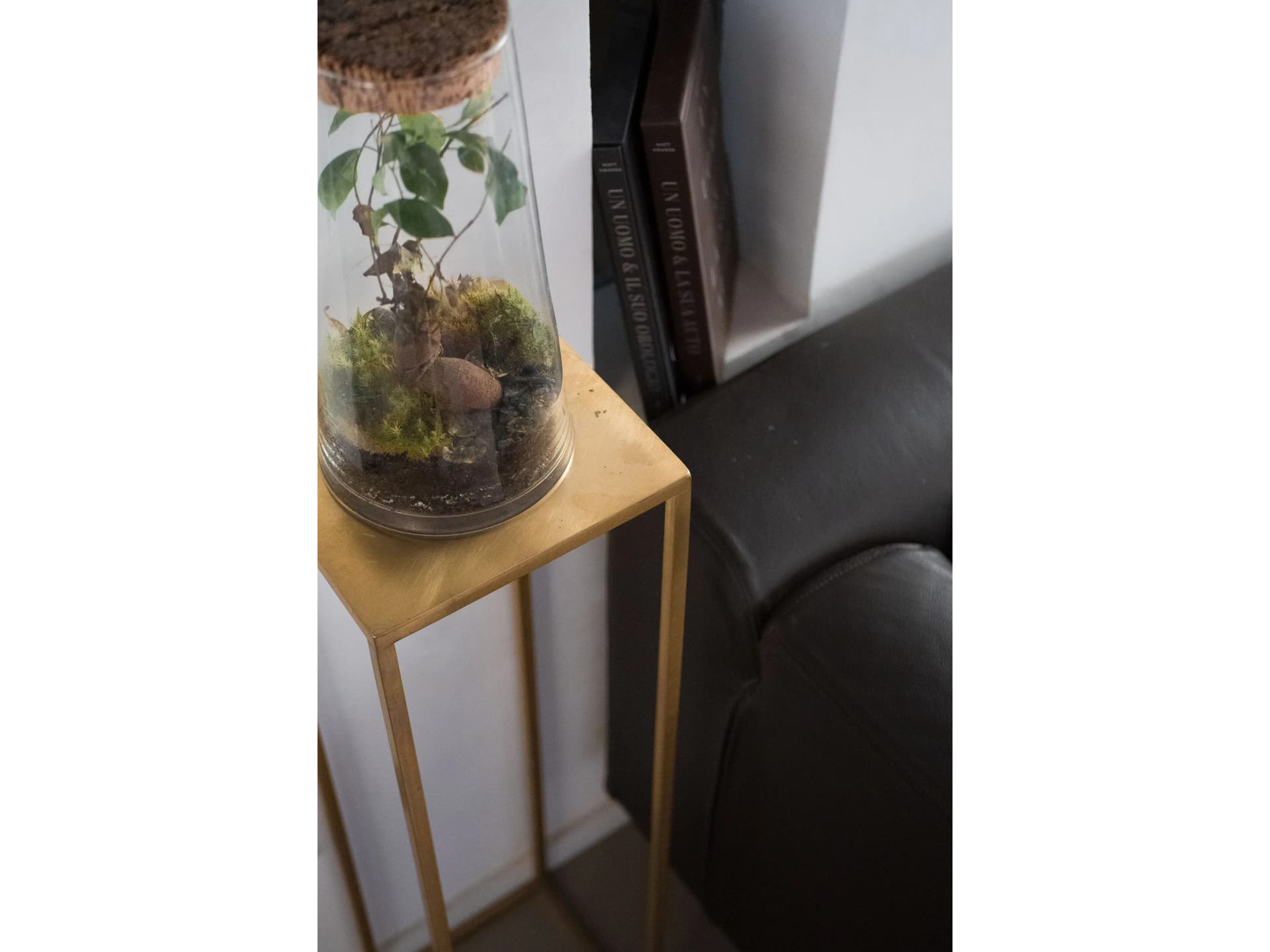 247LAB
ROGER
Brass pedestal — 3