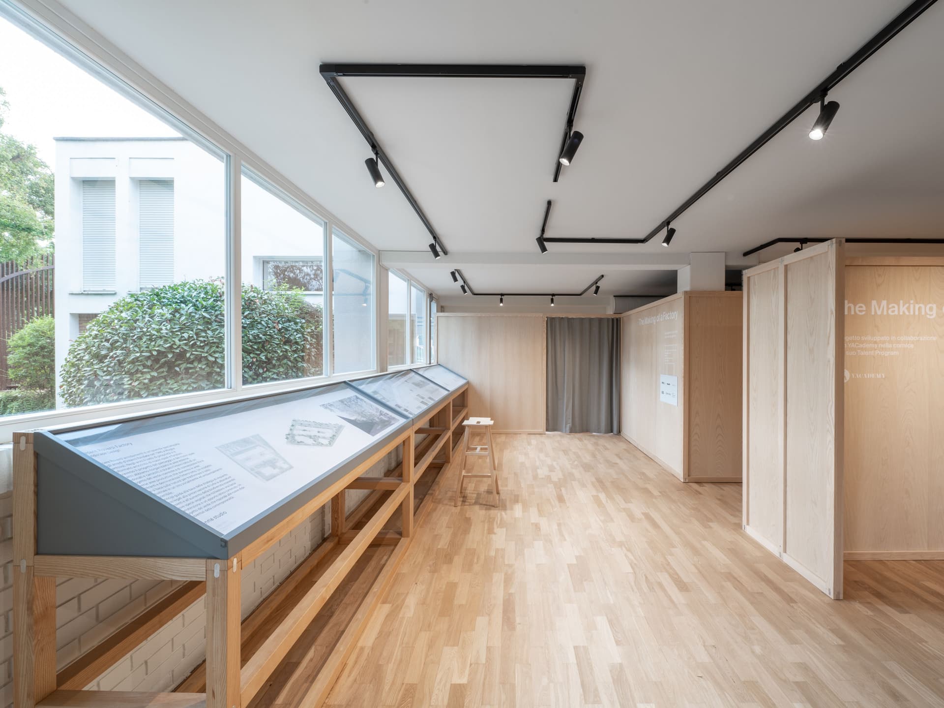 6x6
6x6 - DISPLAY
Shop furnishing — 1