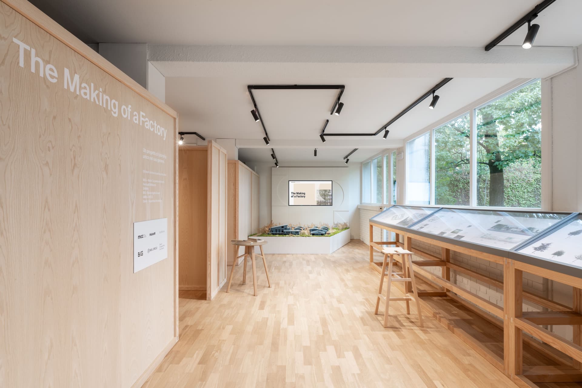6x6
6x6 - DISPLAY
Shop furnishing — 5