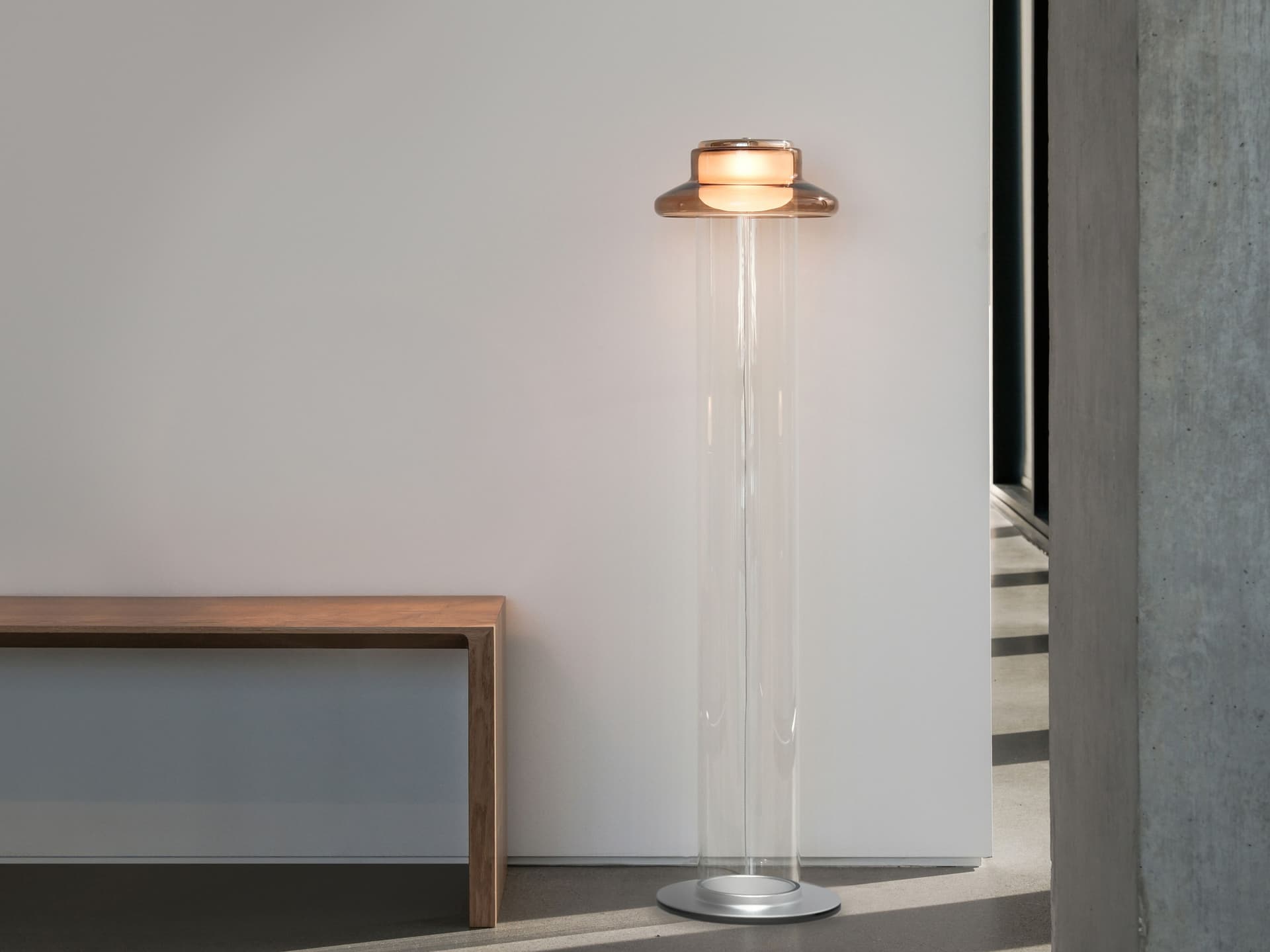 A-N-D
PACE
Glass floor lamp — 1