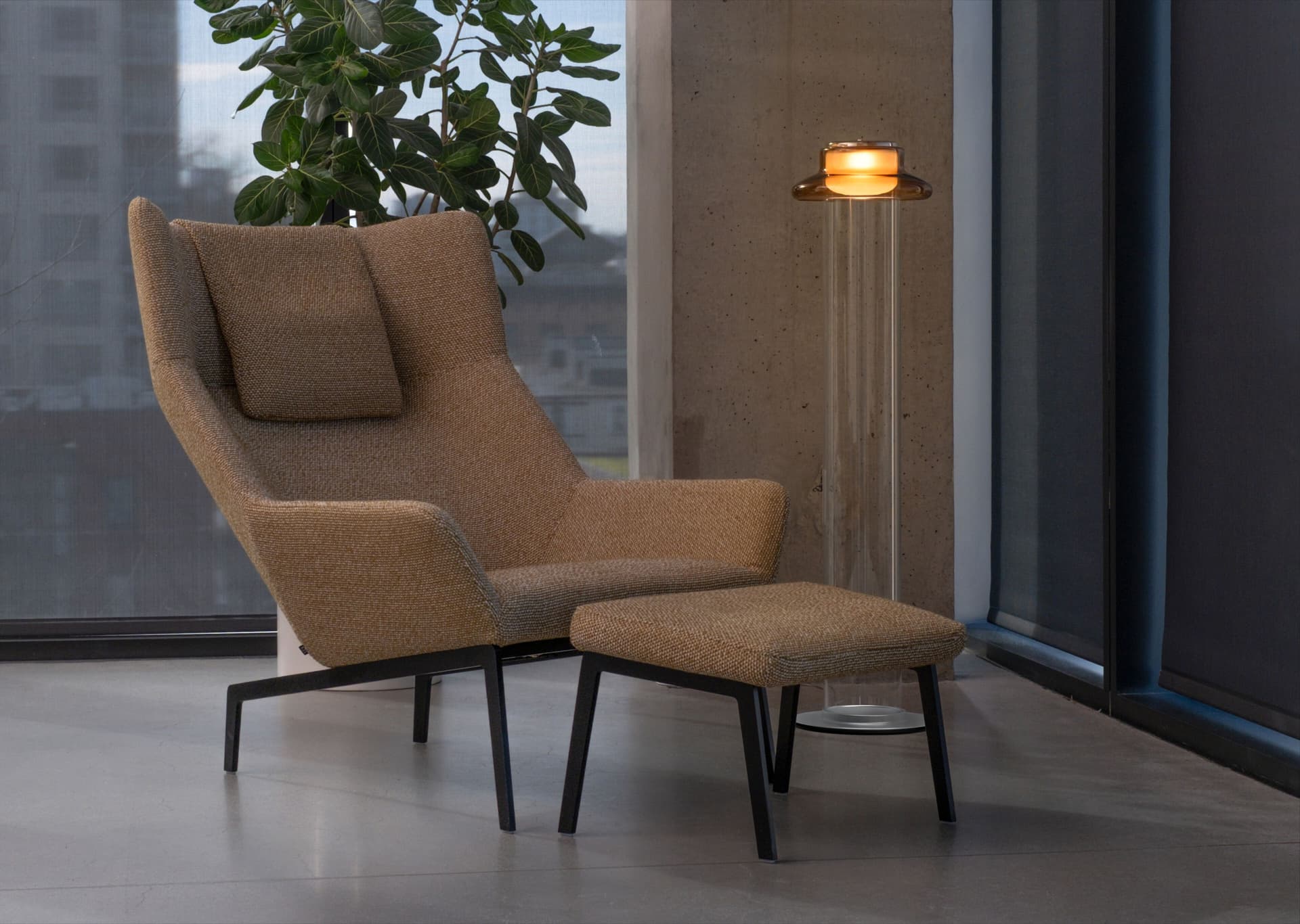 A-N-D
PACE
Glass floor lamp — 5
