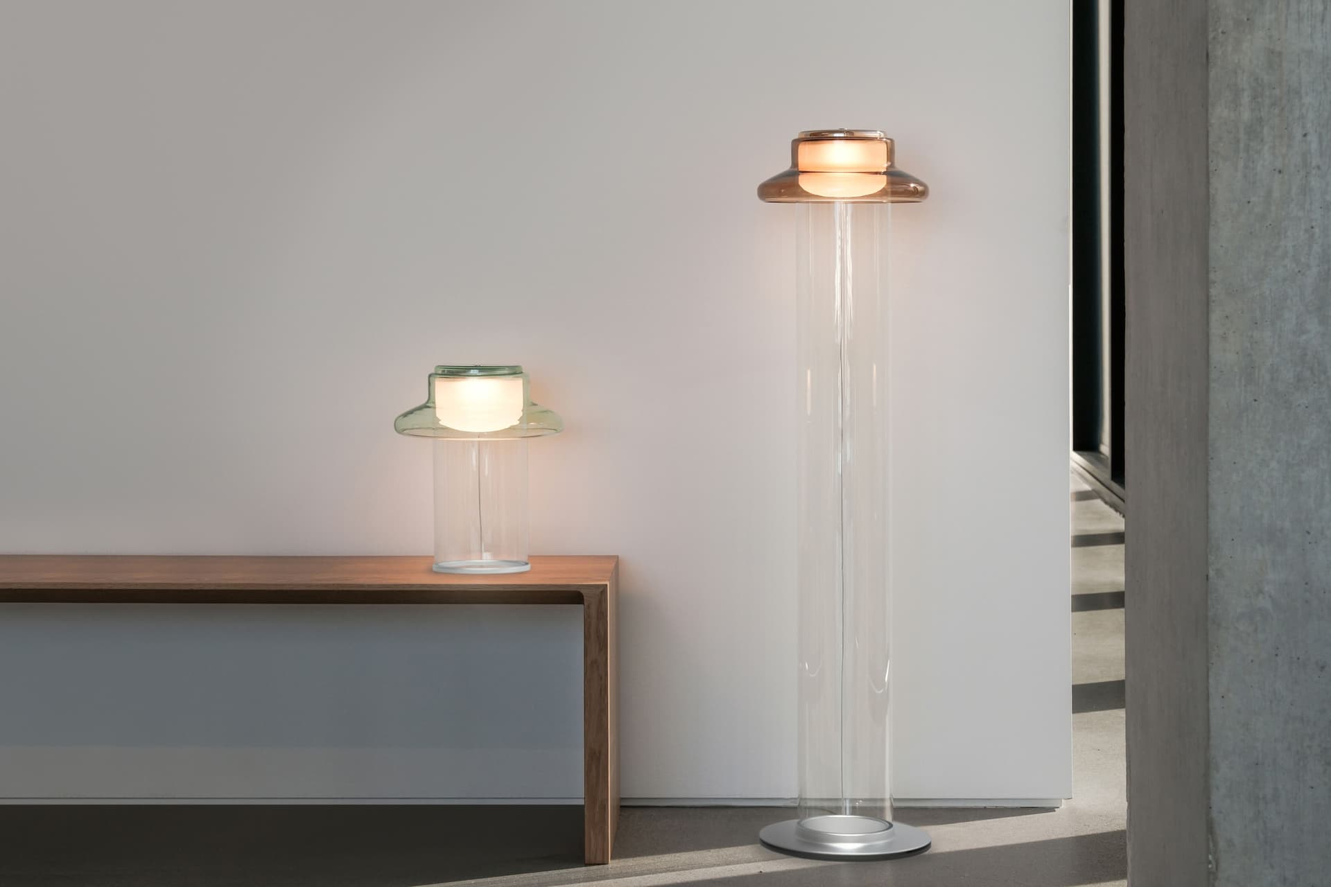 A-N-D
PACE
Glass floor lamp — 7