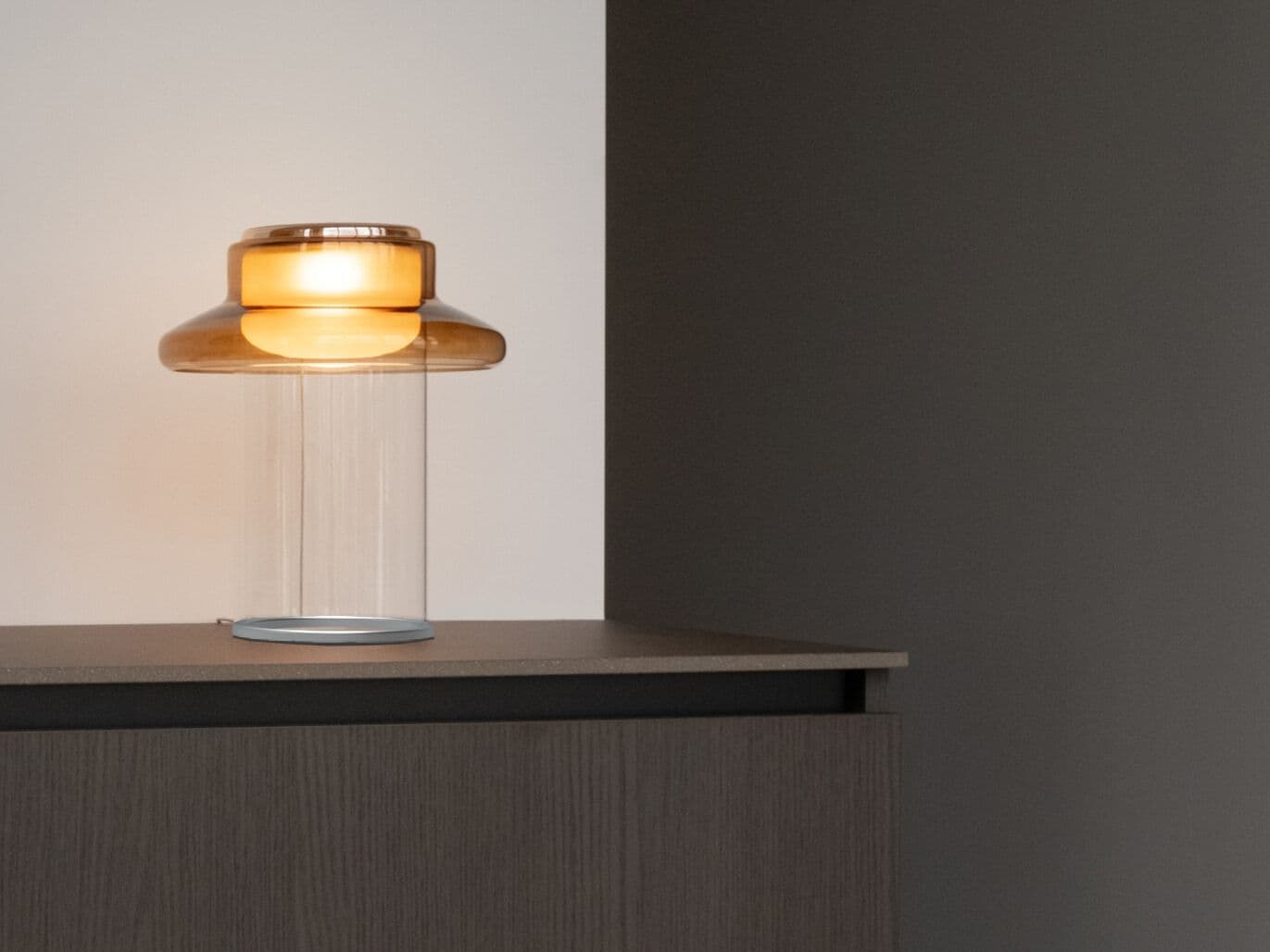 A-N-D
PACE
Glass table lamp — 1