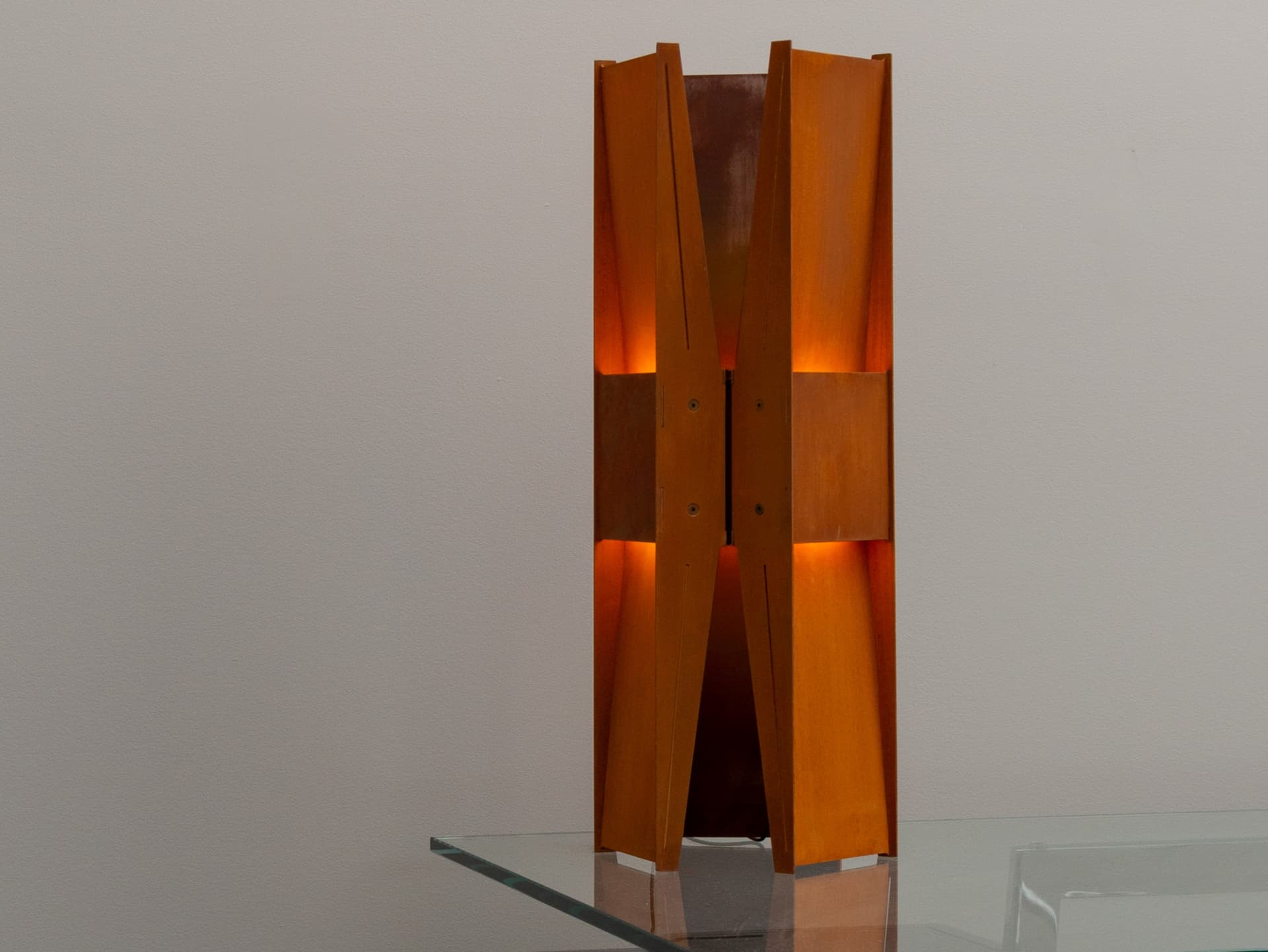 A-N-D
VECTOR
Steel table lamp — 1