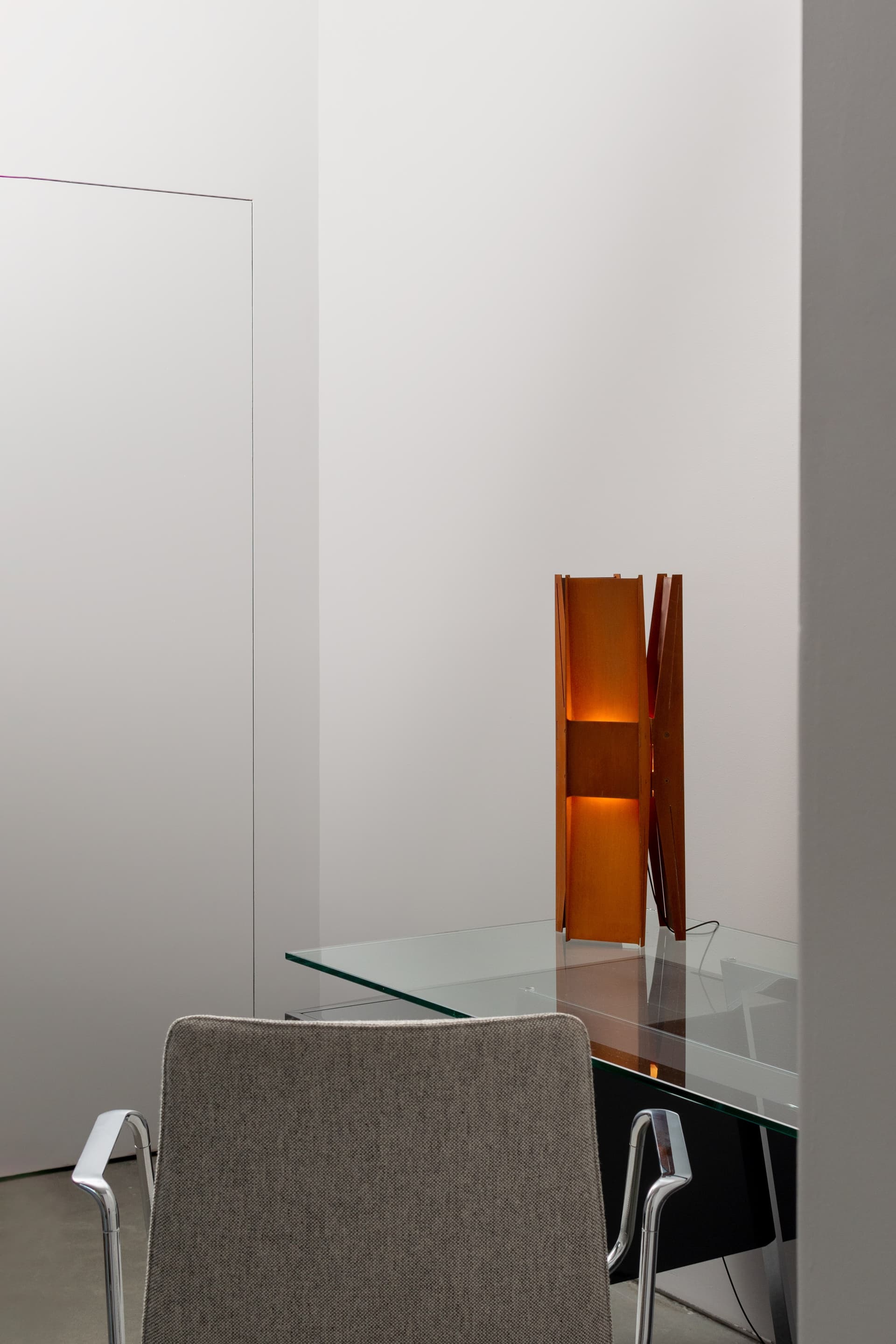 A-N-D
VECTOR
Steel table lamp — 4
