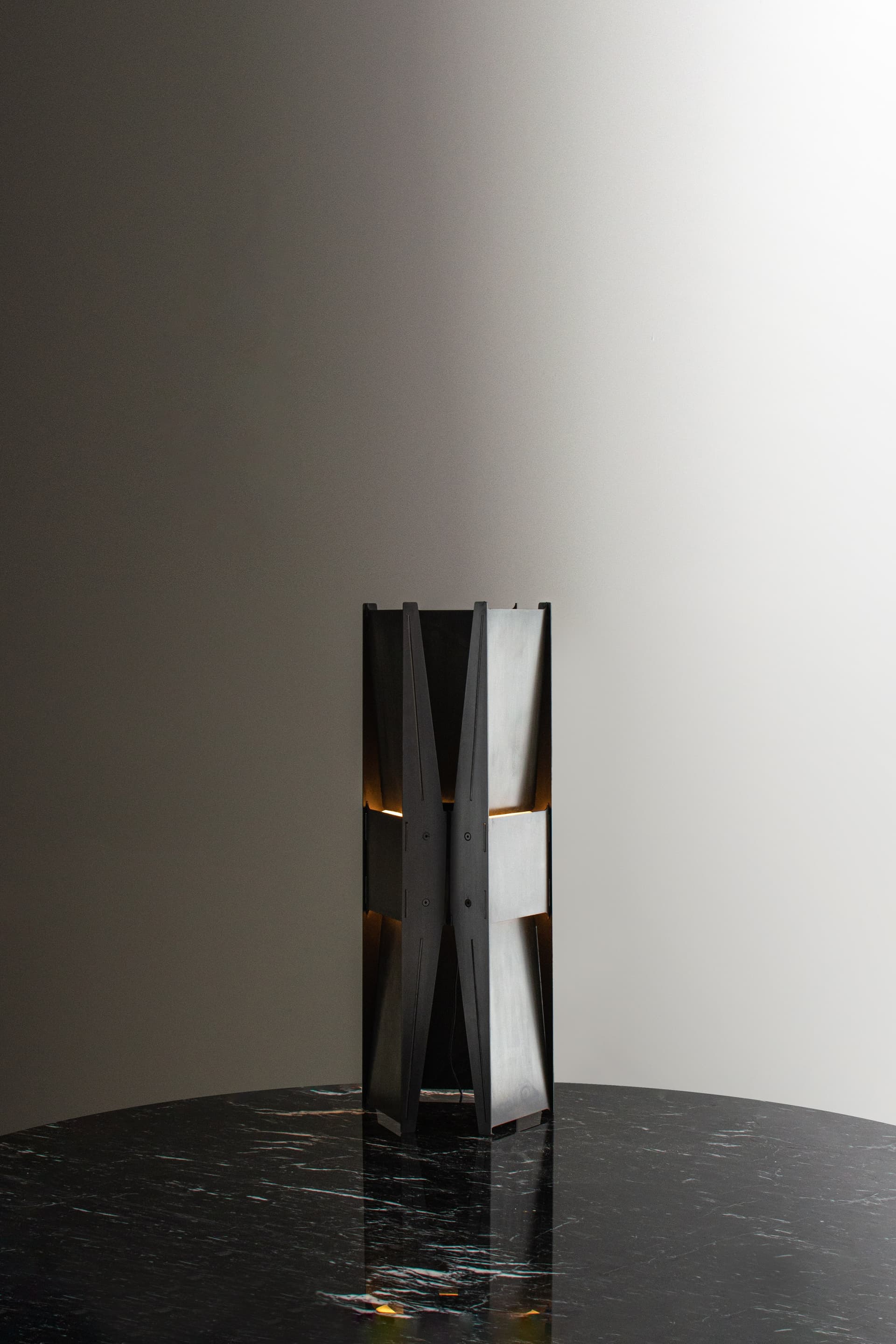 A-N-D
VECTOR
Steel table lamp — 6