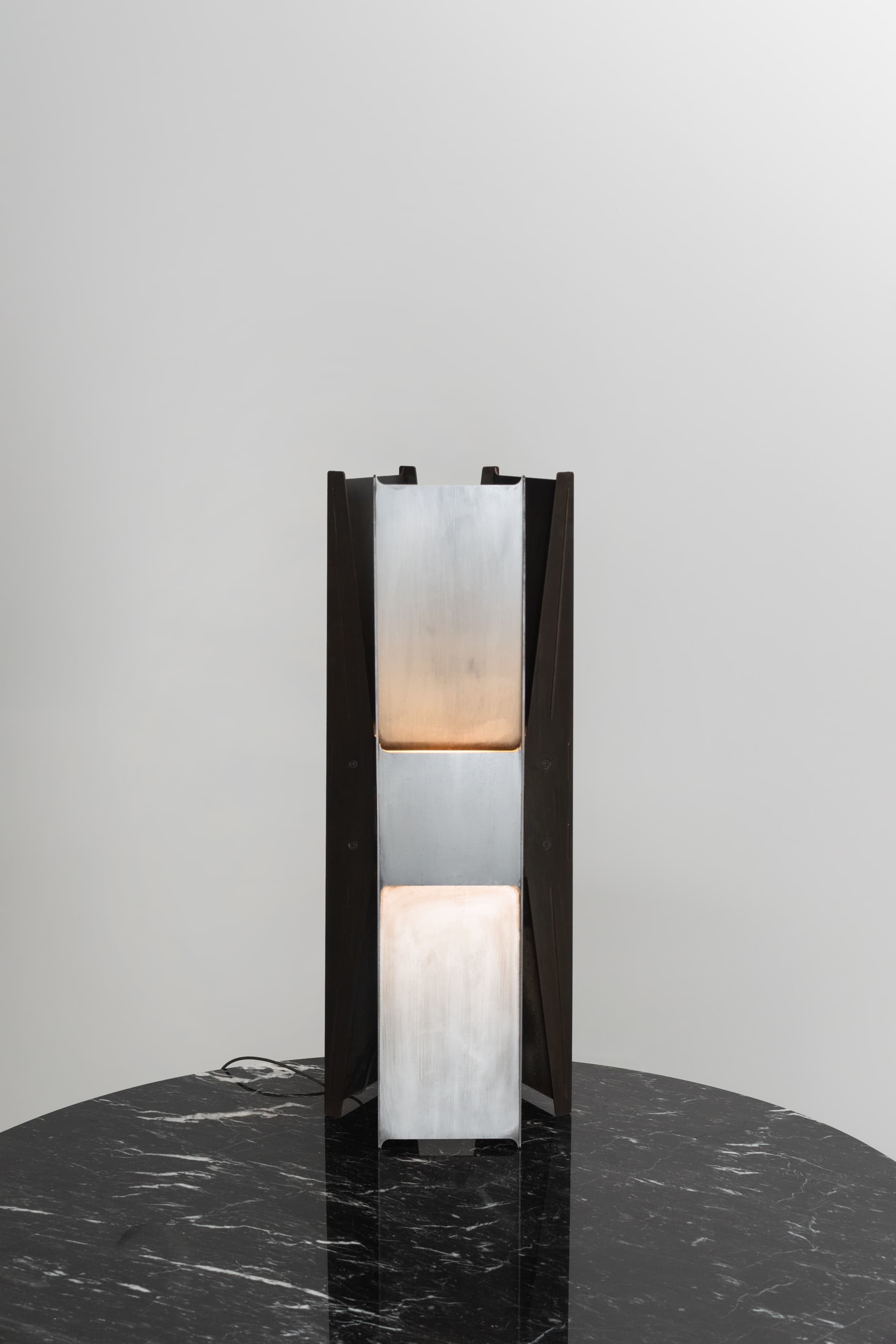 A-N-D
VECTOR
Steel table lamp — 7