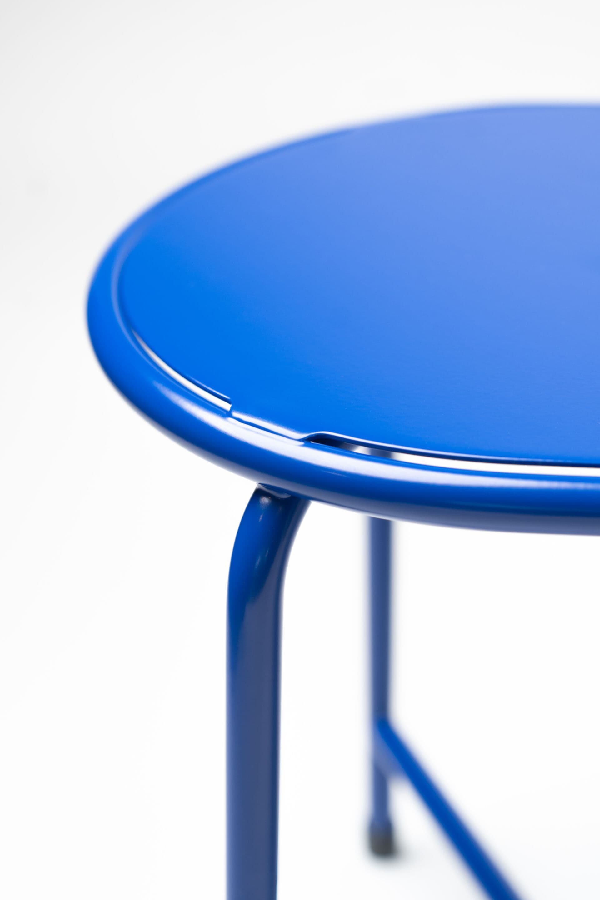 Adico
AÇO
Steel garden bench — 3