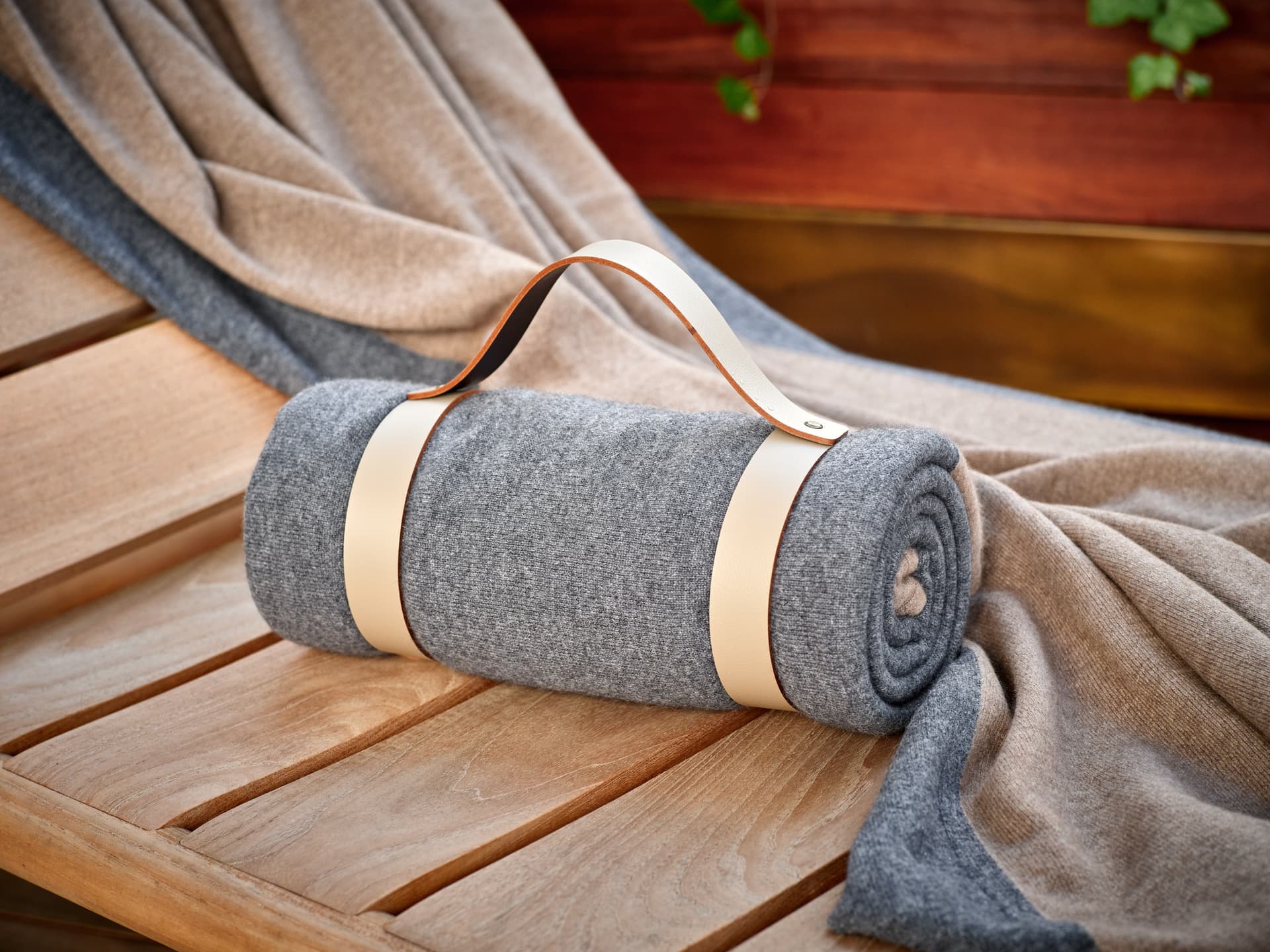 ADJ
BLANKET
Cashmere blanket — 7
