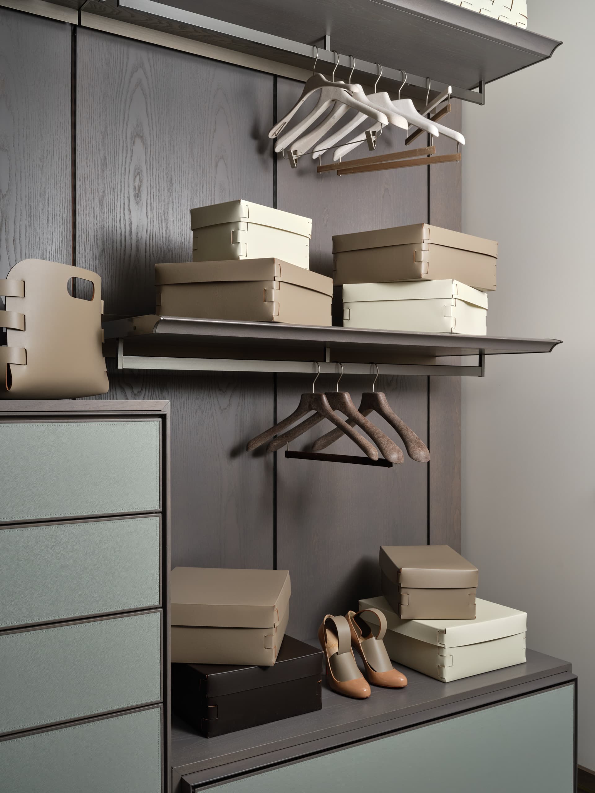 ADJ
SNOB
Box — 16