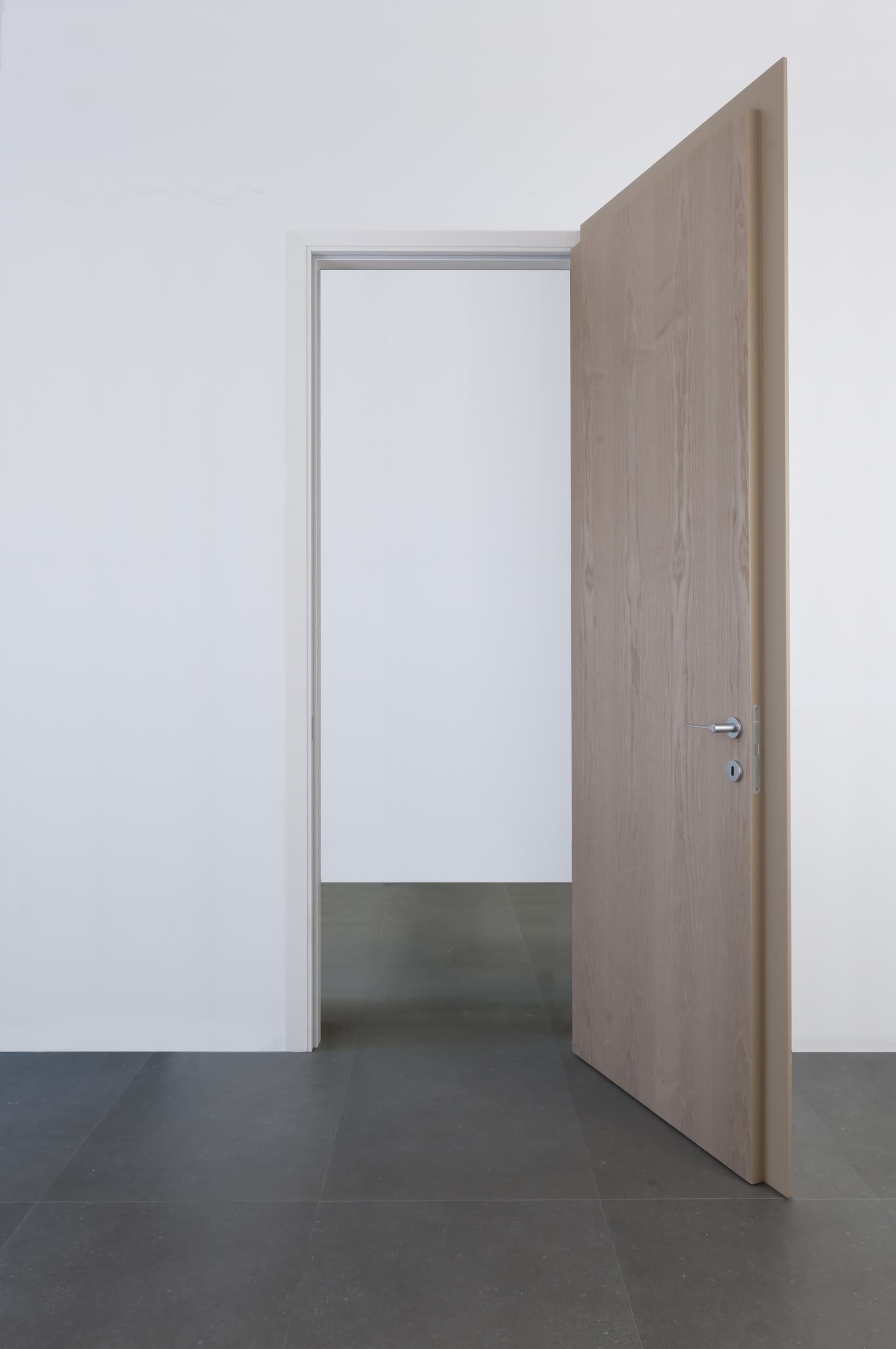 ALBED
LEVEL
Hinged ash door — 2