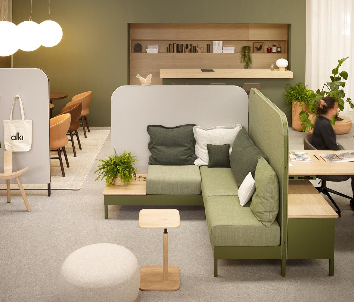 Alki
ZUZULU
Office booth — 2
