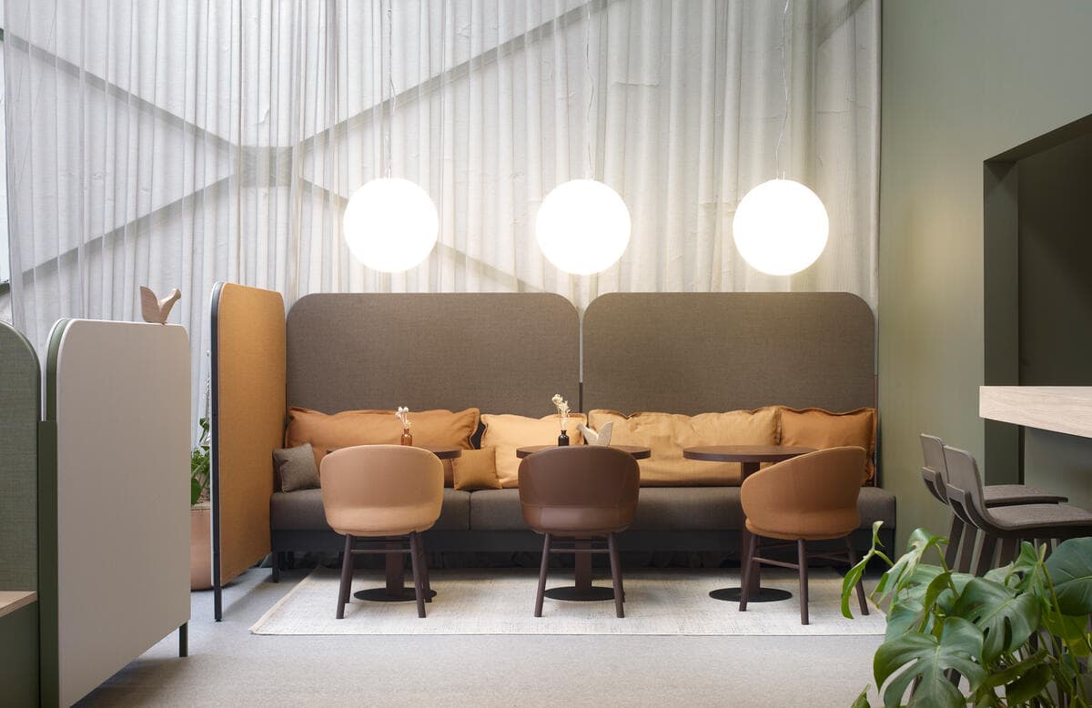 Alki
ZUZULU
Office booth — 17