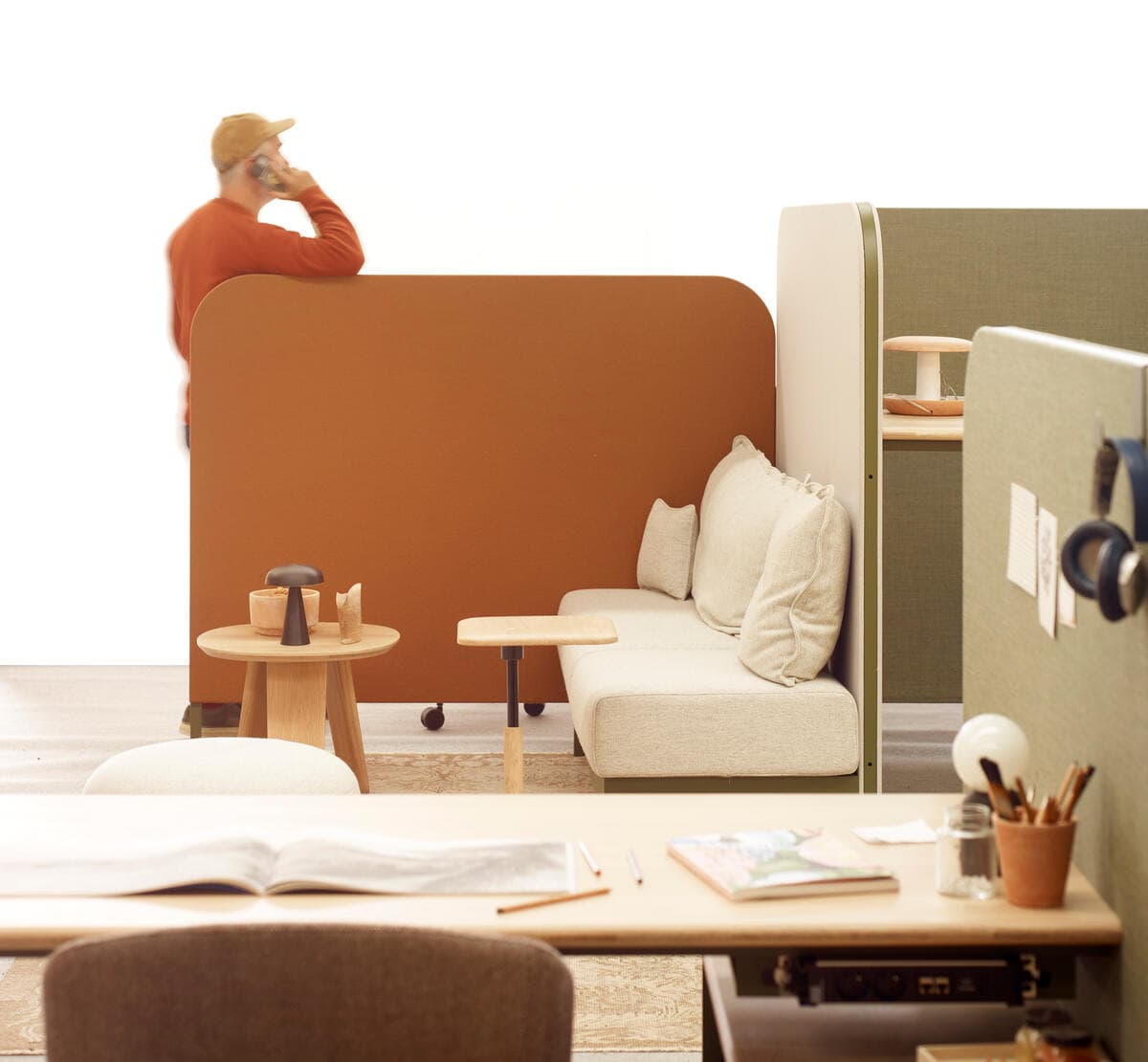 Alki
ZUZULU
Office booth — 7