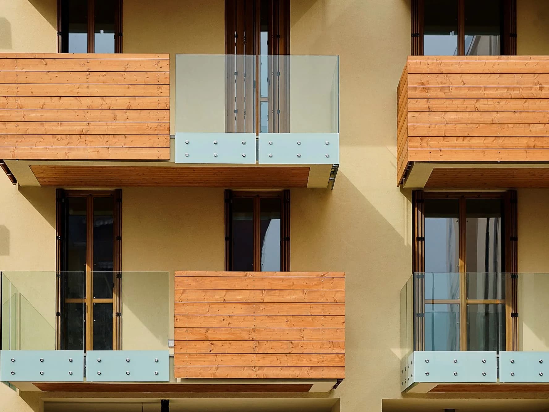 ALUVETRO
POINT
Glass parapet — 1
