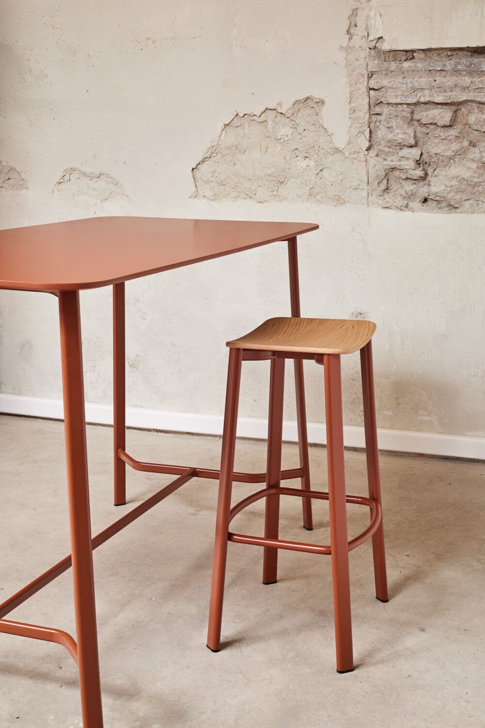 Annud
MINIM
High plywood stool — 10