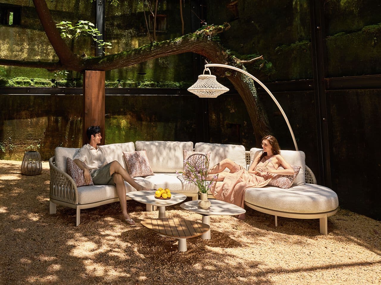 Artie
VERONA
LED floor lamp