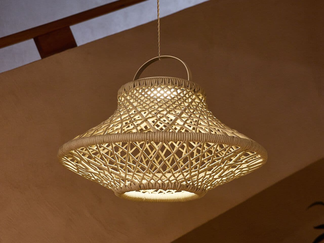 Artie
VERONA
LED floor lamp — 3