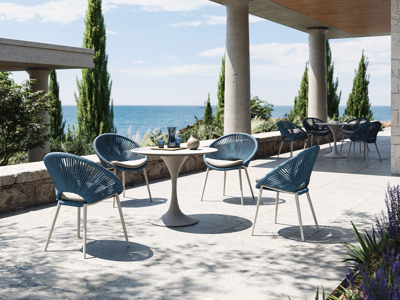Artie
VERONA
Round garden table — 3