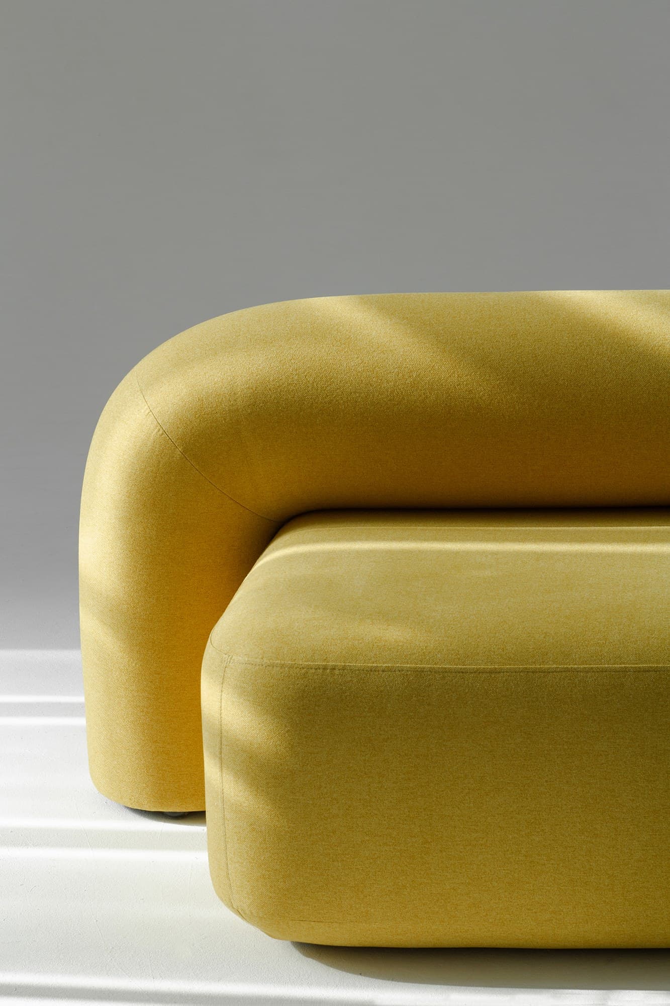 Artu
MOSS
3 seater fabric sofa — 12