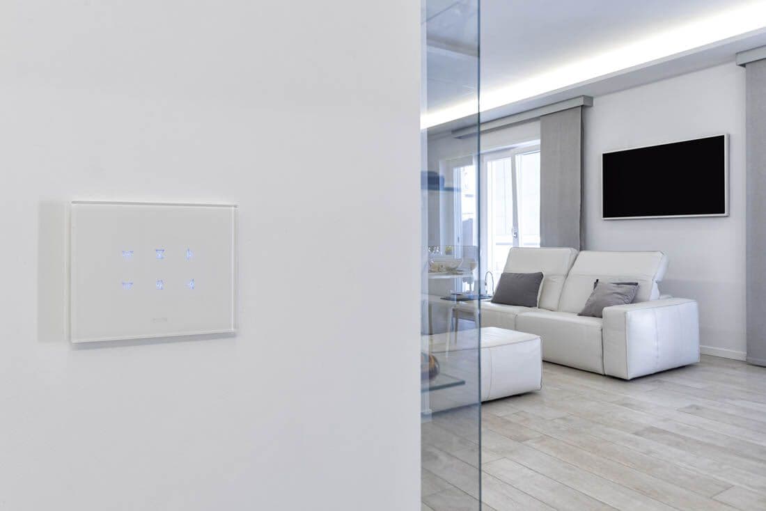 AVE
VERA 44
Glass switch plate — 8