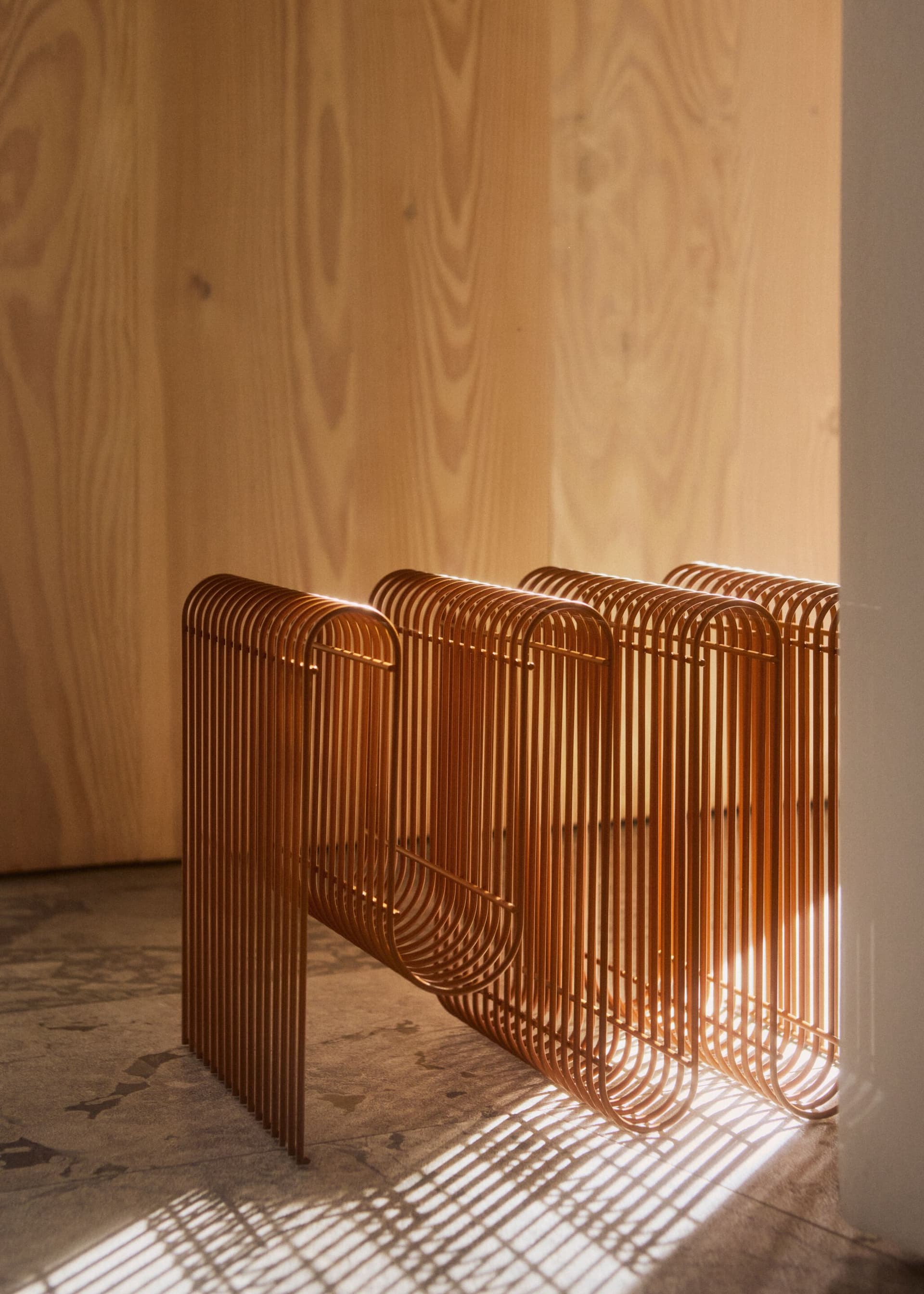 AYTM
CURVA
Steel magazine rack — 21