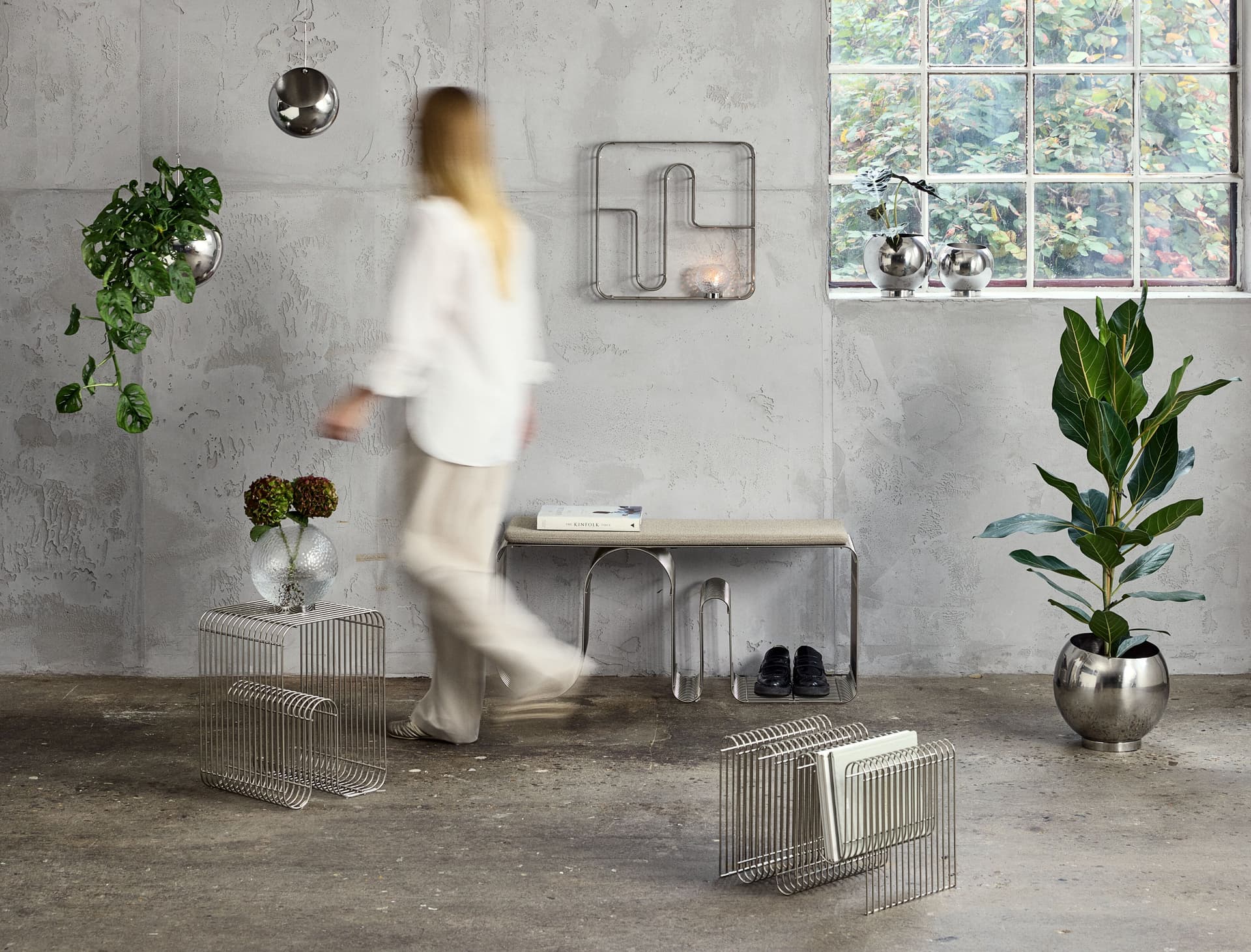AYTM
CURVA
Steel magazine rack — 22
