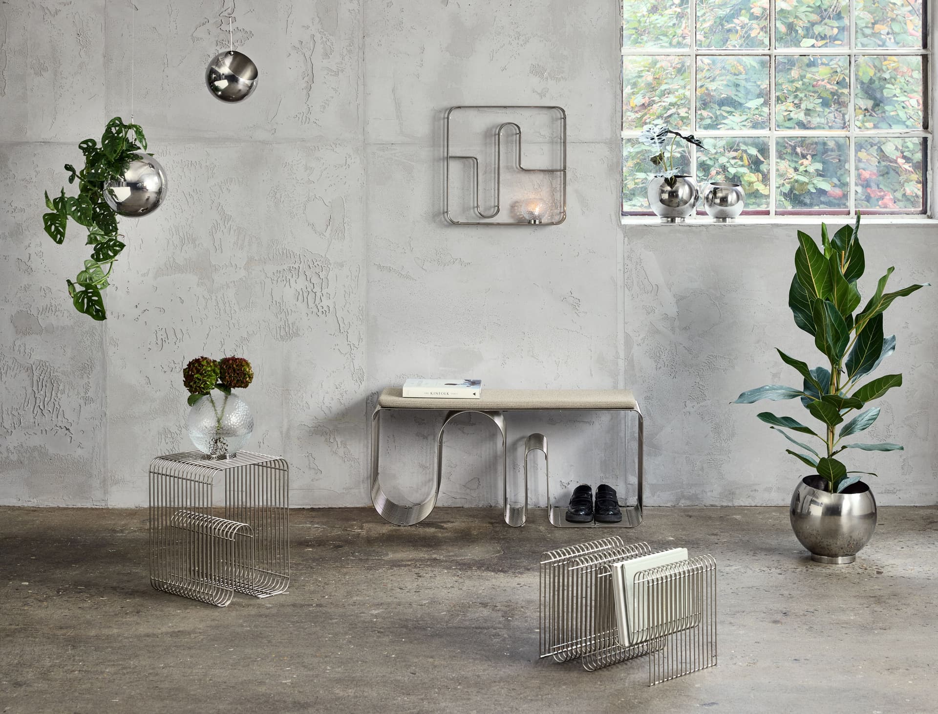 AYTM
CURVA
Steel magazine rack — 23