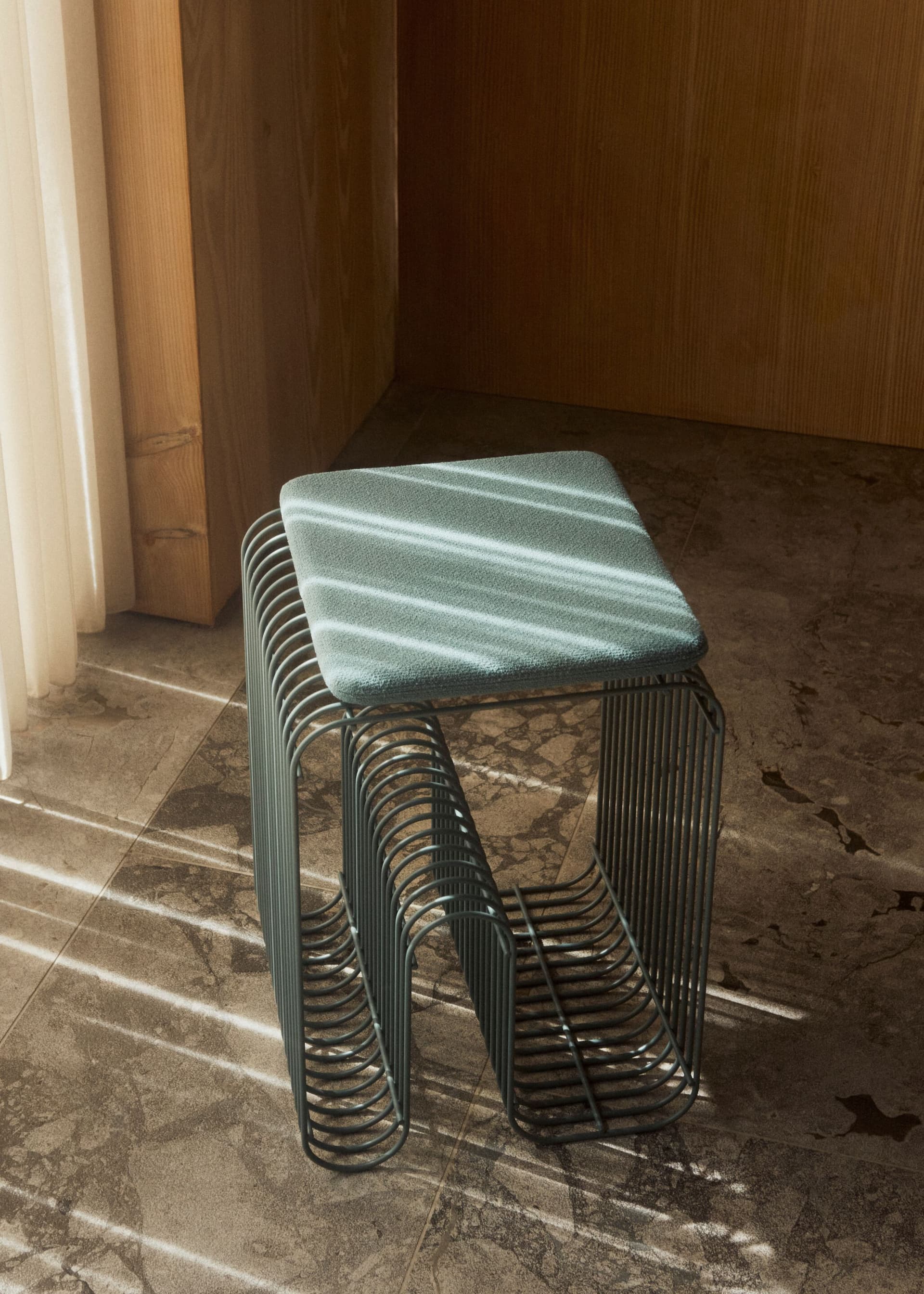 AYTM
CURVA
Steel stool — 11