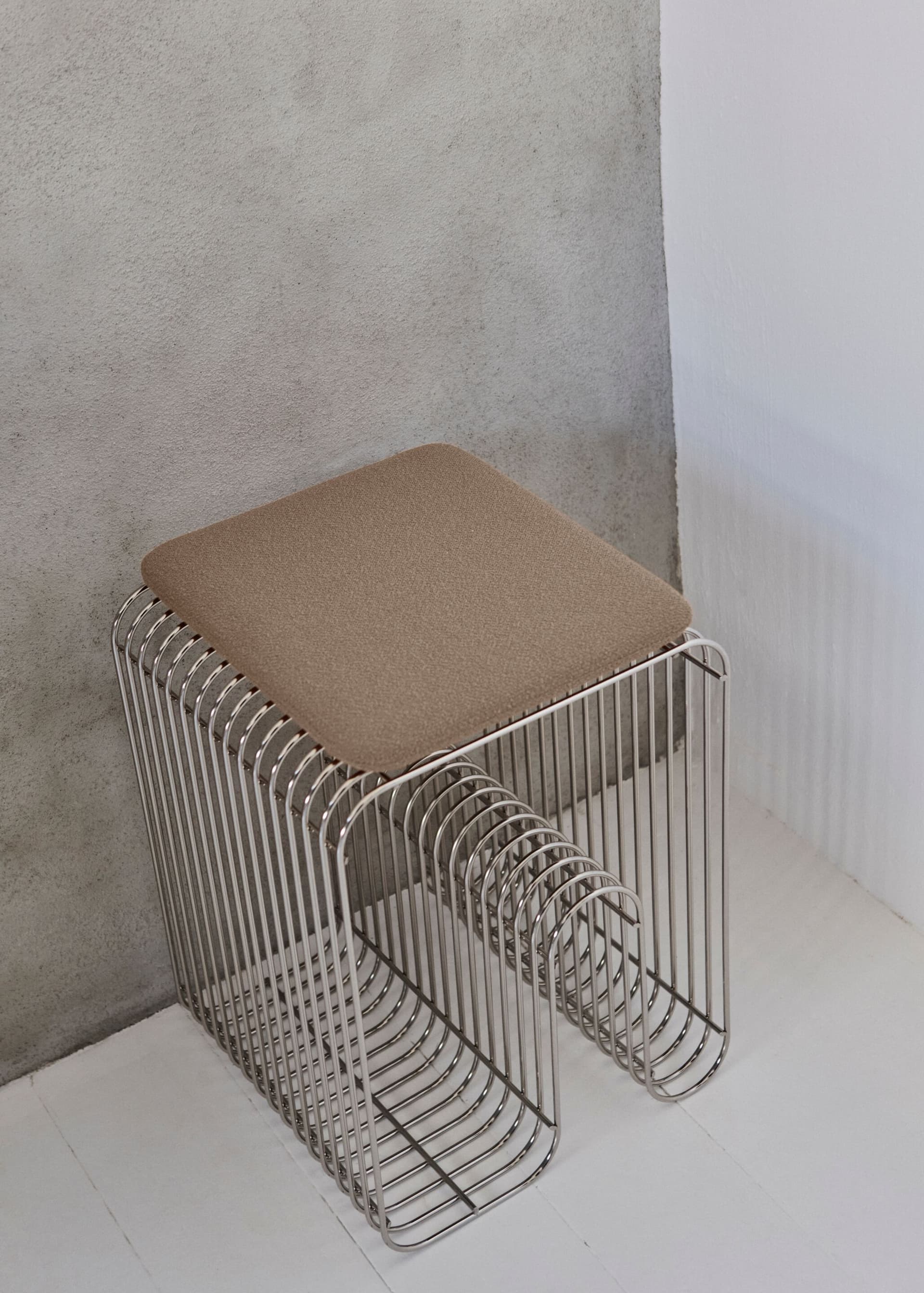 AYTM
CURVA
Steel stool — 17