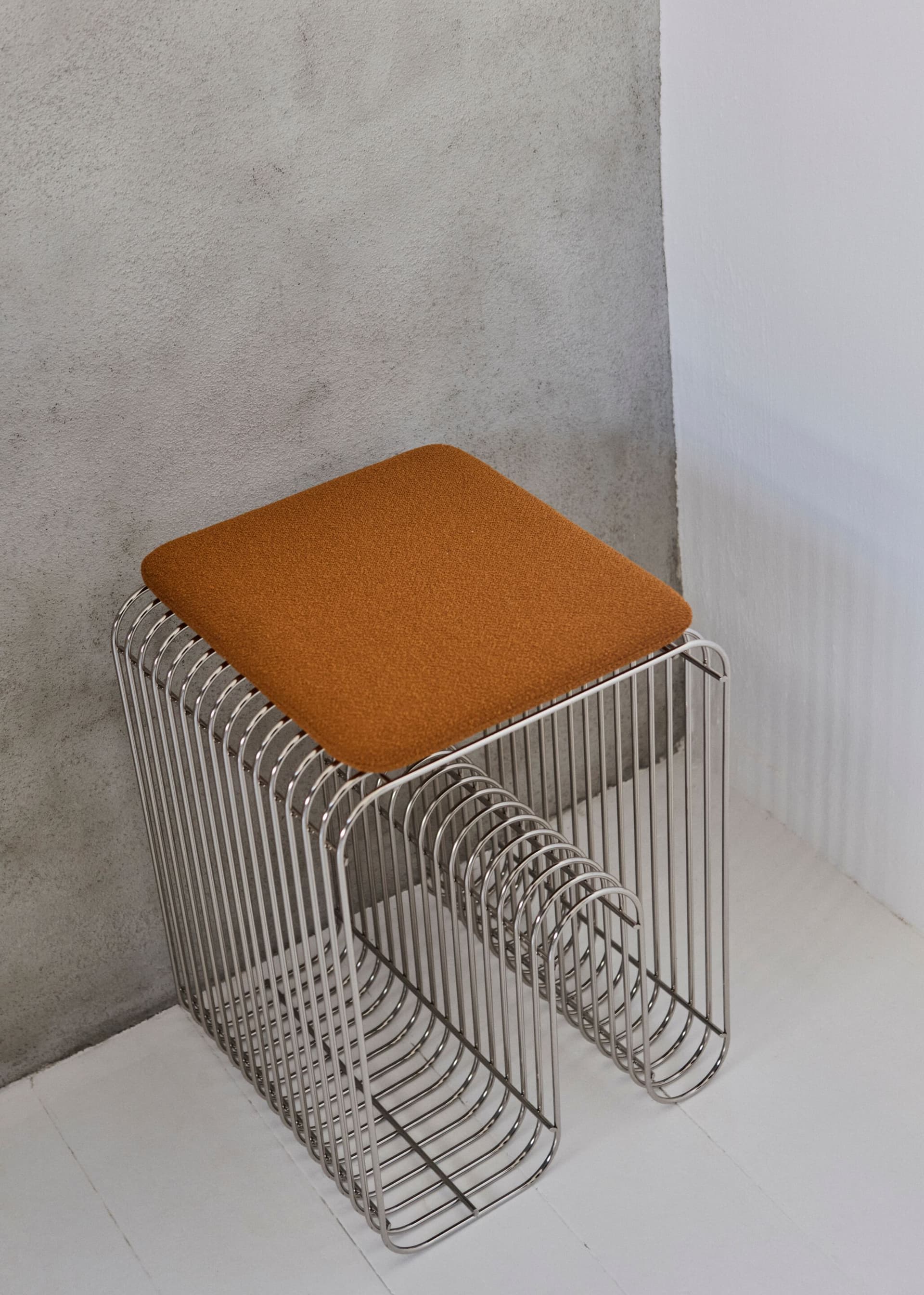 AYTM
CURVA
Steel stool — 18