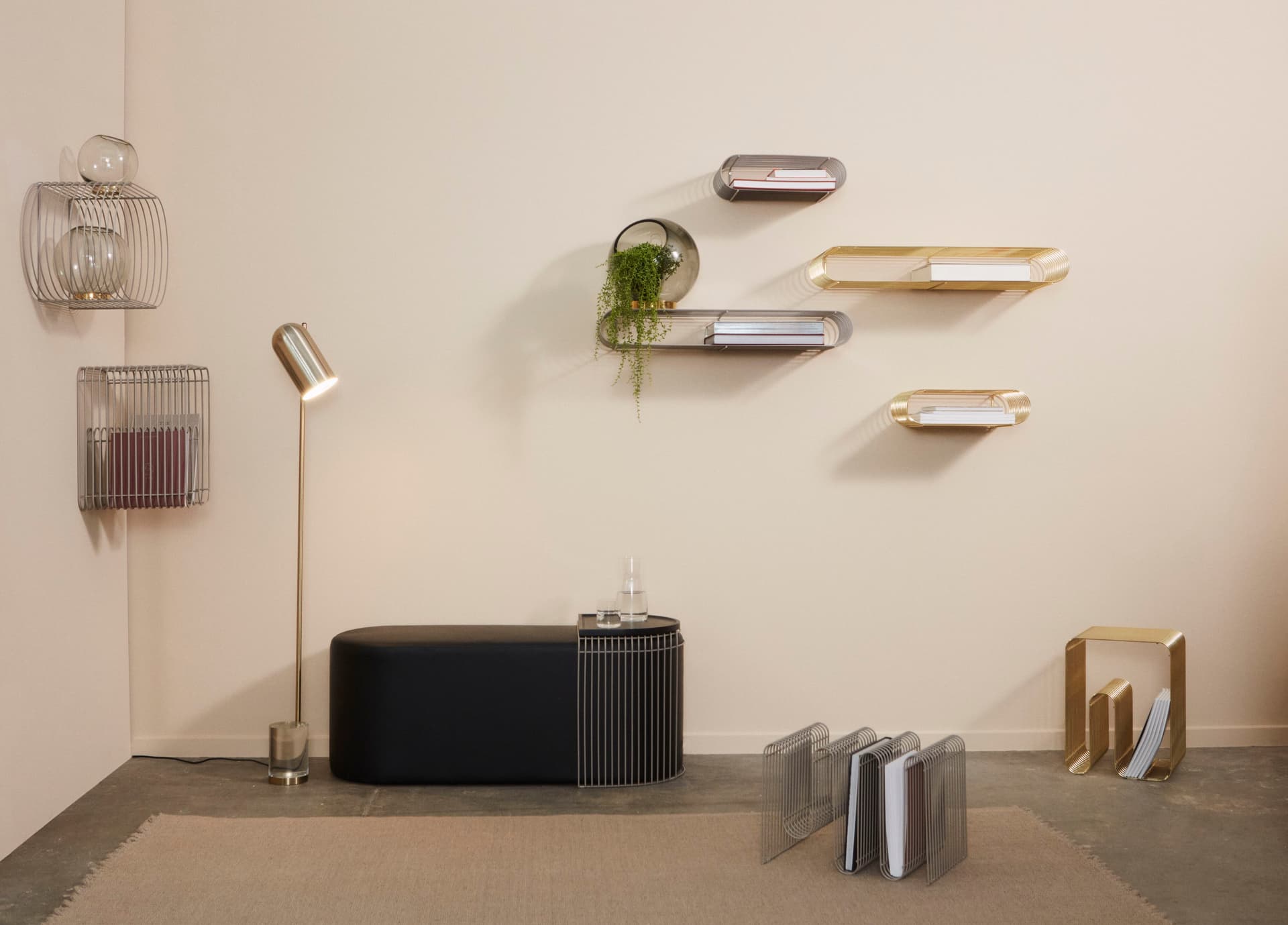 AYTM
CURVA
Steel stool — 20