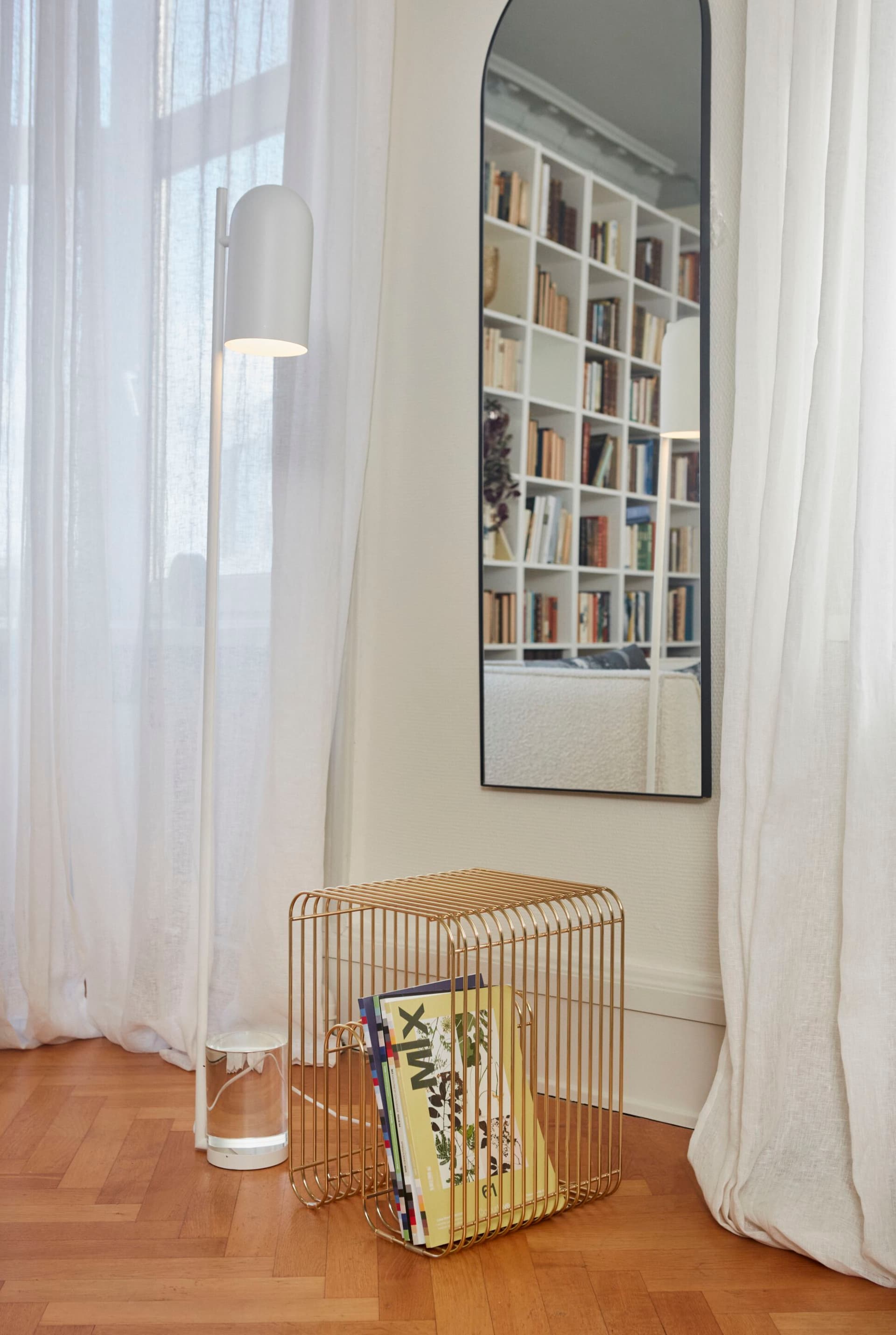 AYTM
CURVA
Steel stool — 23