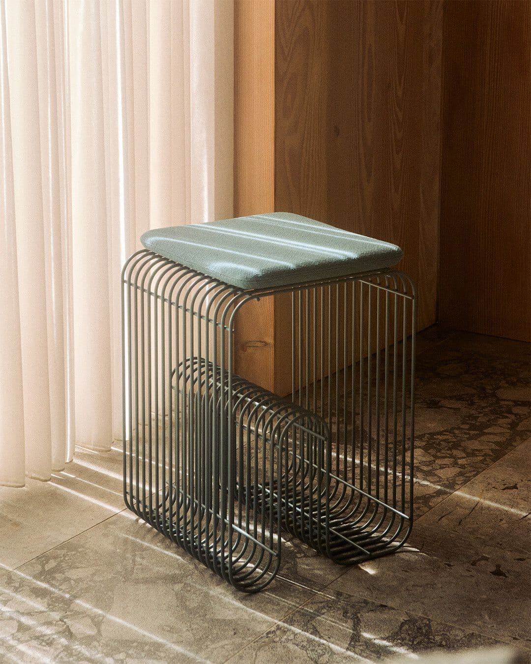 AYTM
CURVA
Steel stool — 36