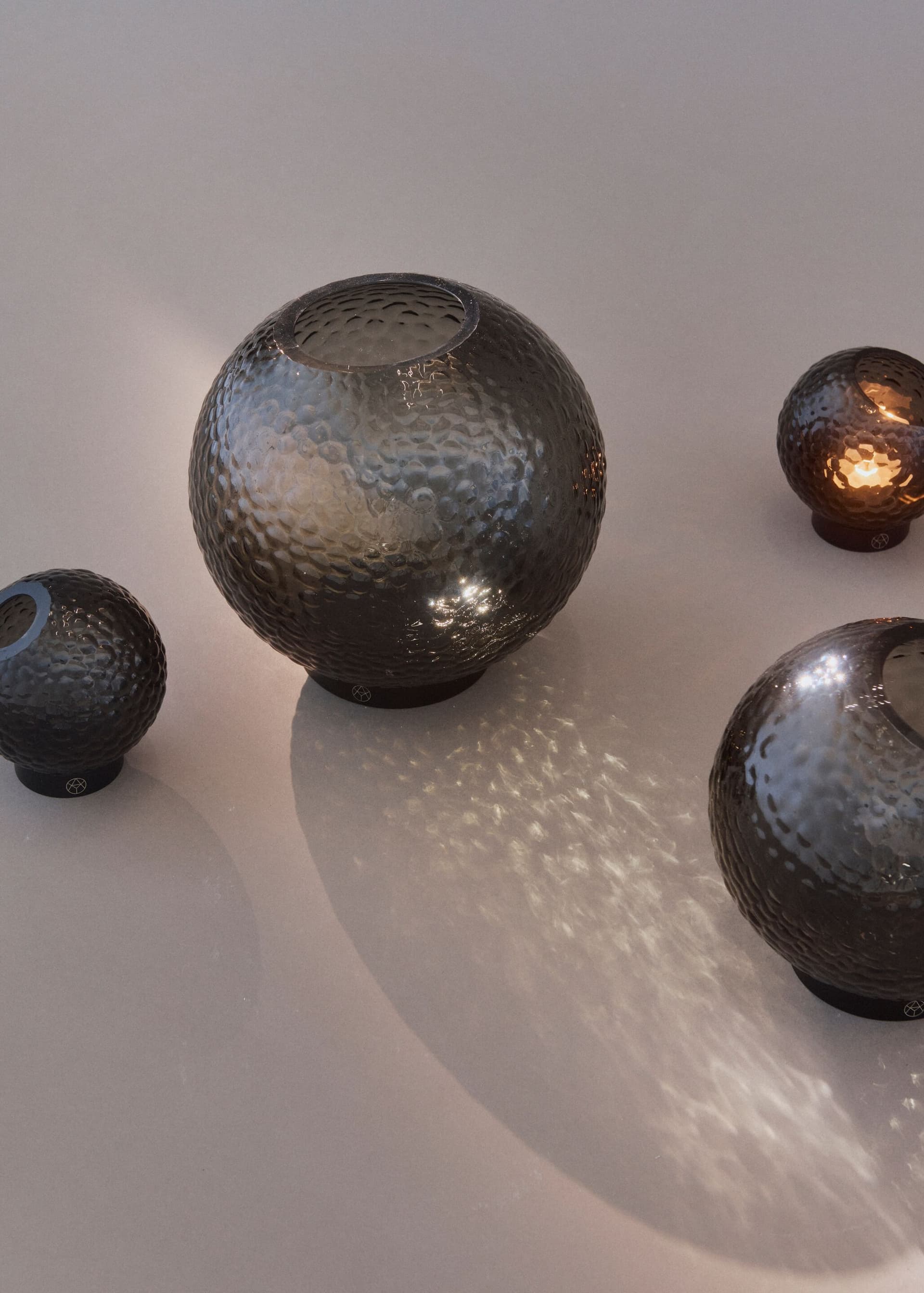 AYTM
GLOBE BUBBLES
Glass vase — 5