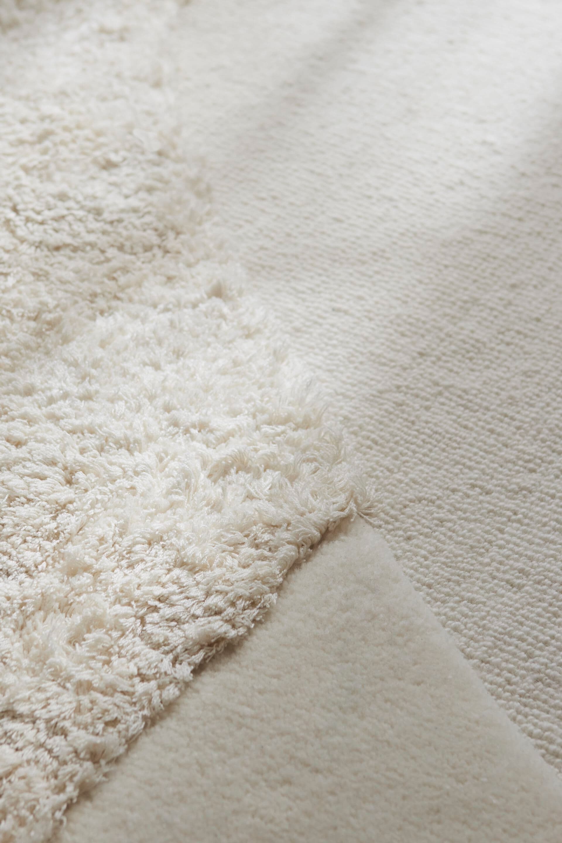 AYTM
MOLA
Solid-color wool rug — 10
