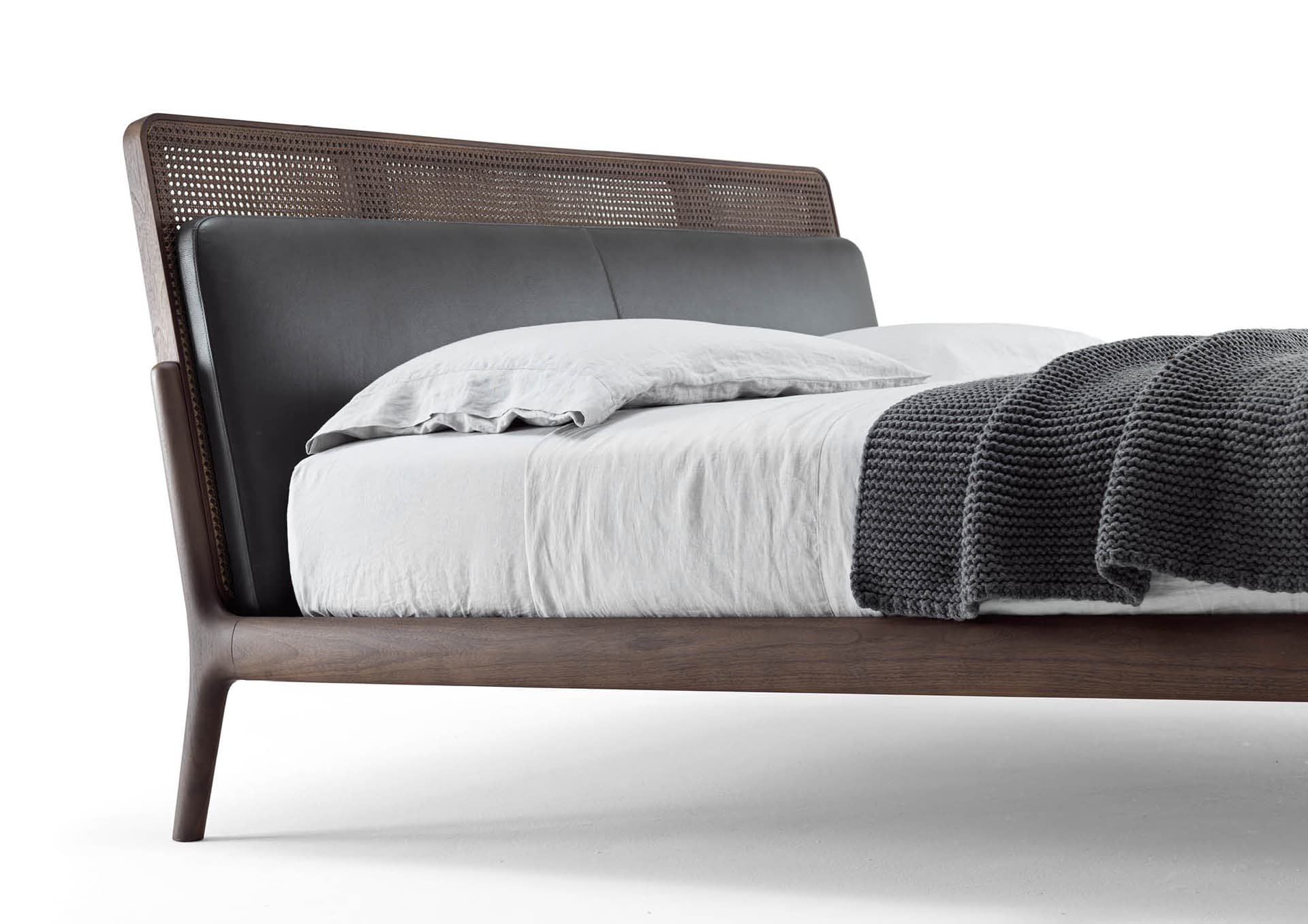 BertO
EAST SIDE
Solid wood bed — 8