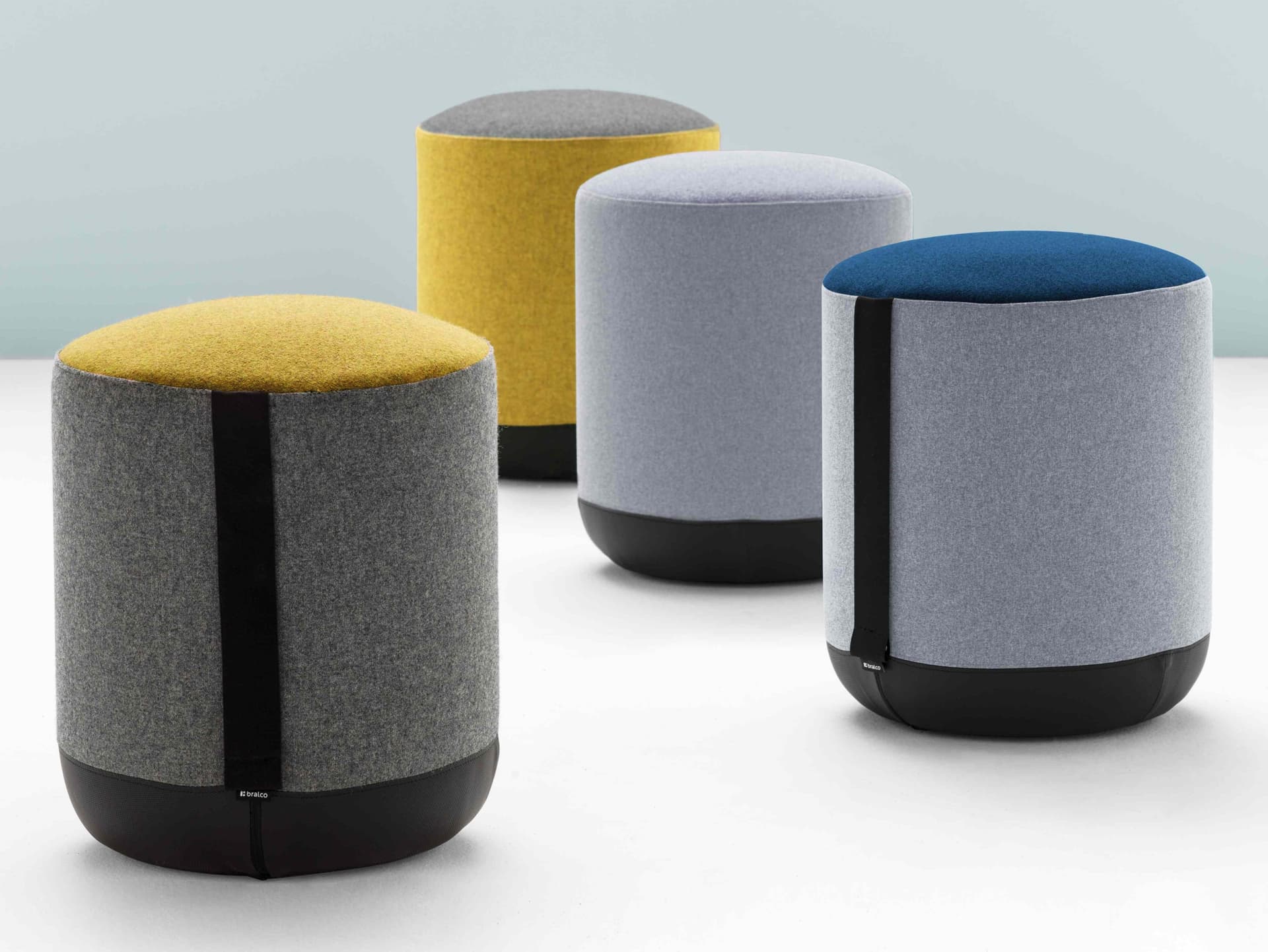 Bralco
BI
Round fabric pouf — 1
