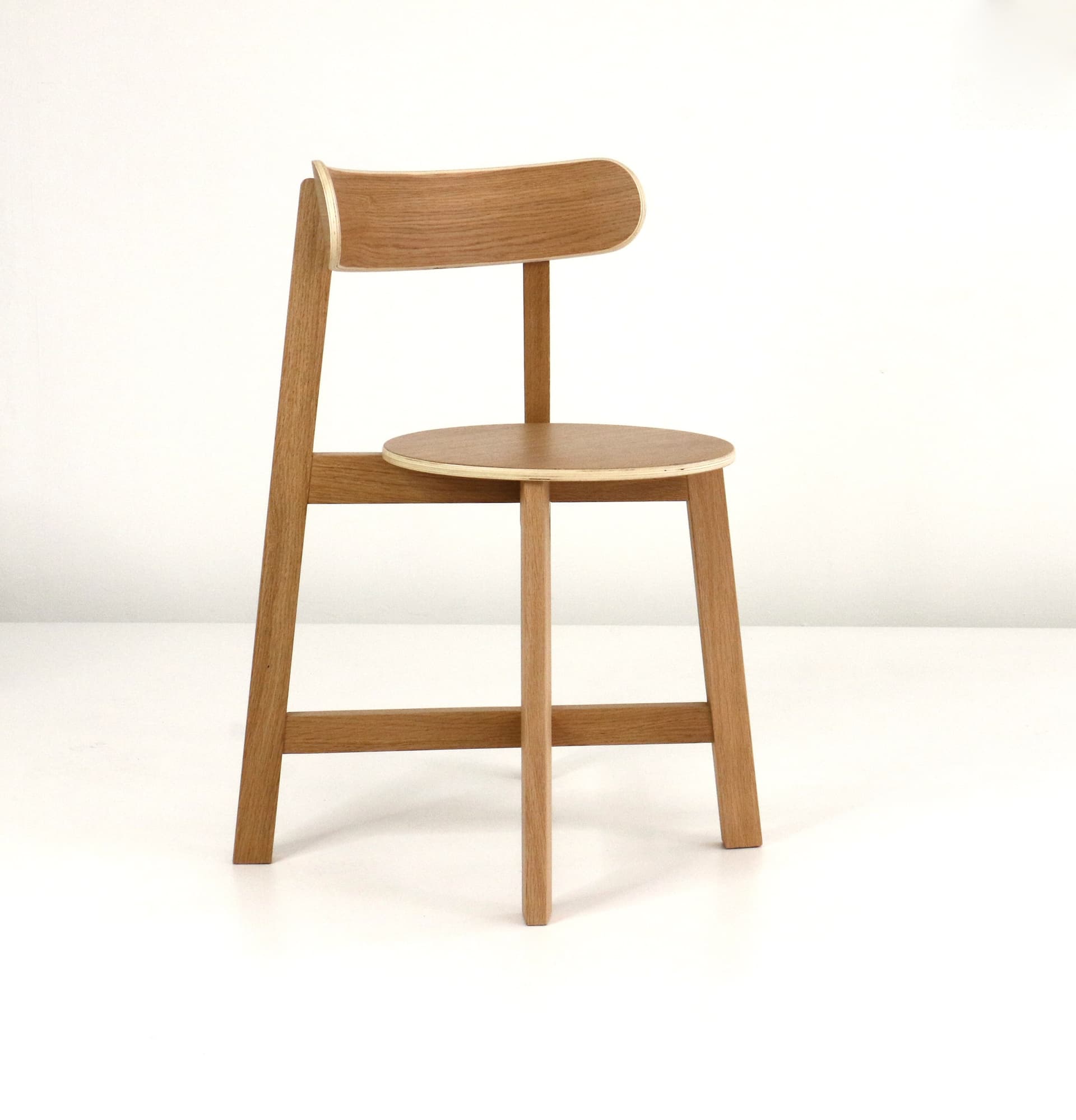 Branca Lisboa
RODA
Ash chair — 4