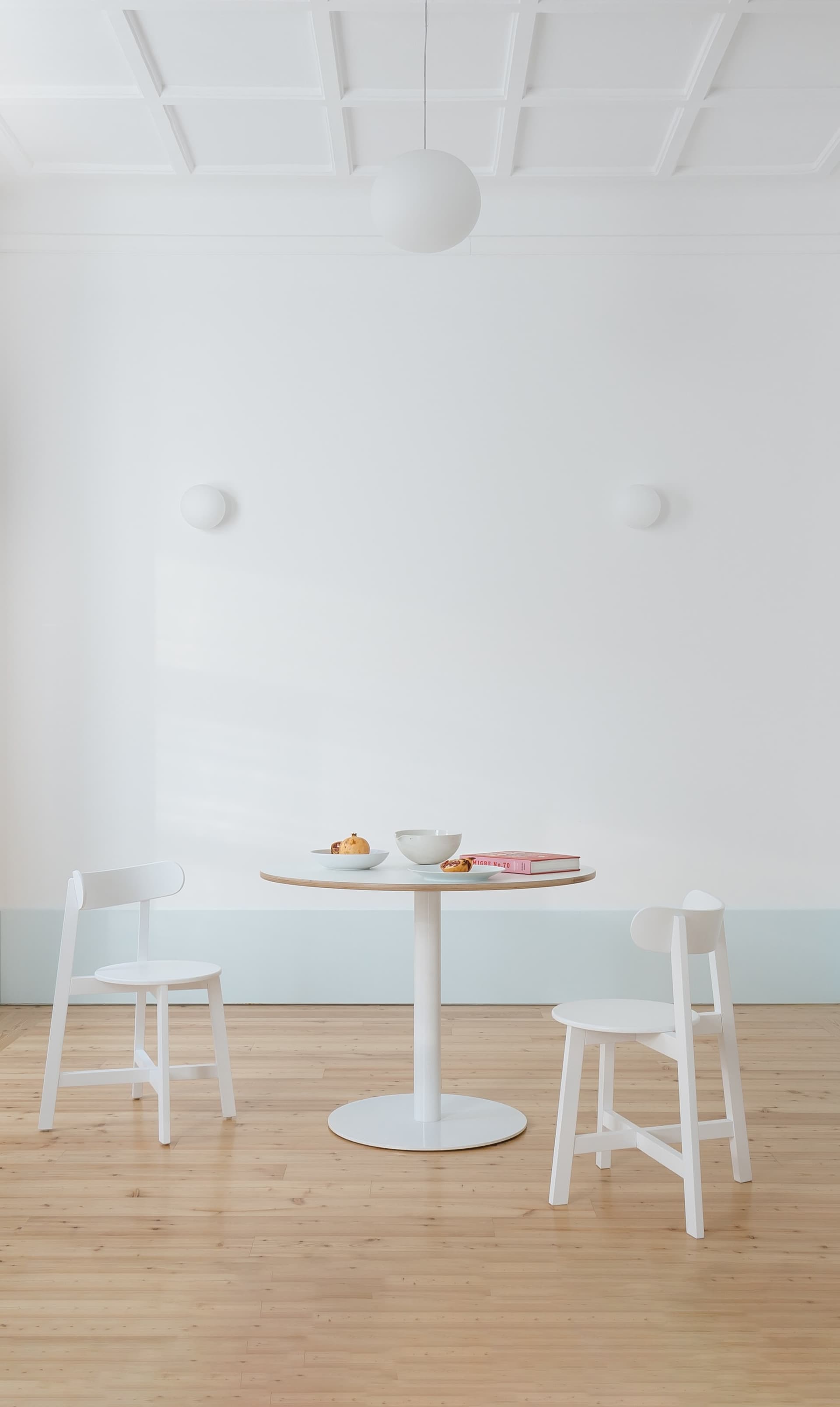 Branca Lisboa
RODA
Ash chair — 8