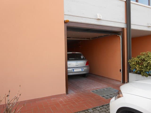 Breda
CUPIS
Steel garage door — 2