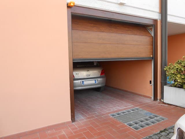 Breda
CUPIS
Steel garage door — 3