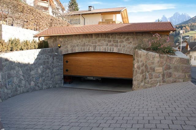 Breda
CUPIS
Steel garage door — 6