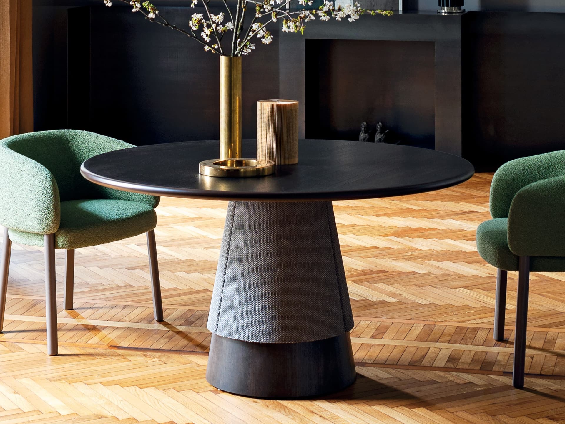 BROSS
ARETHA
Round dining table — 1