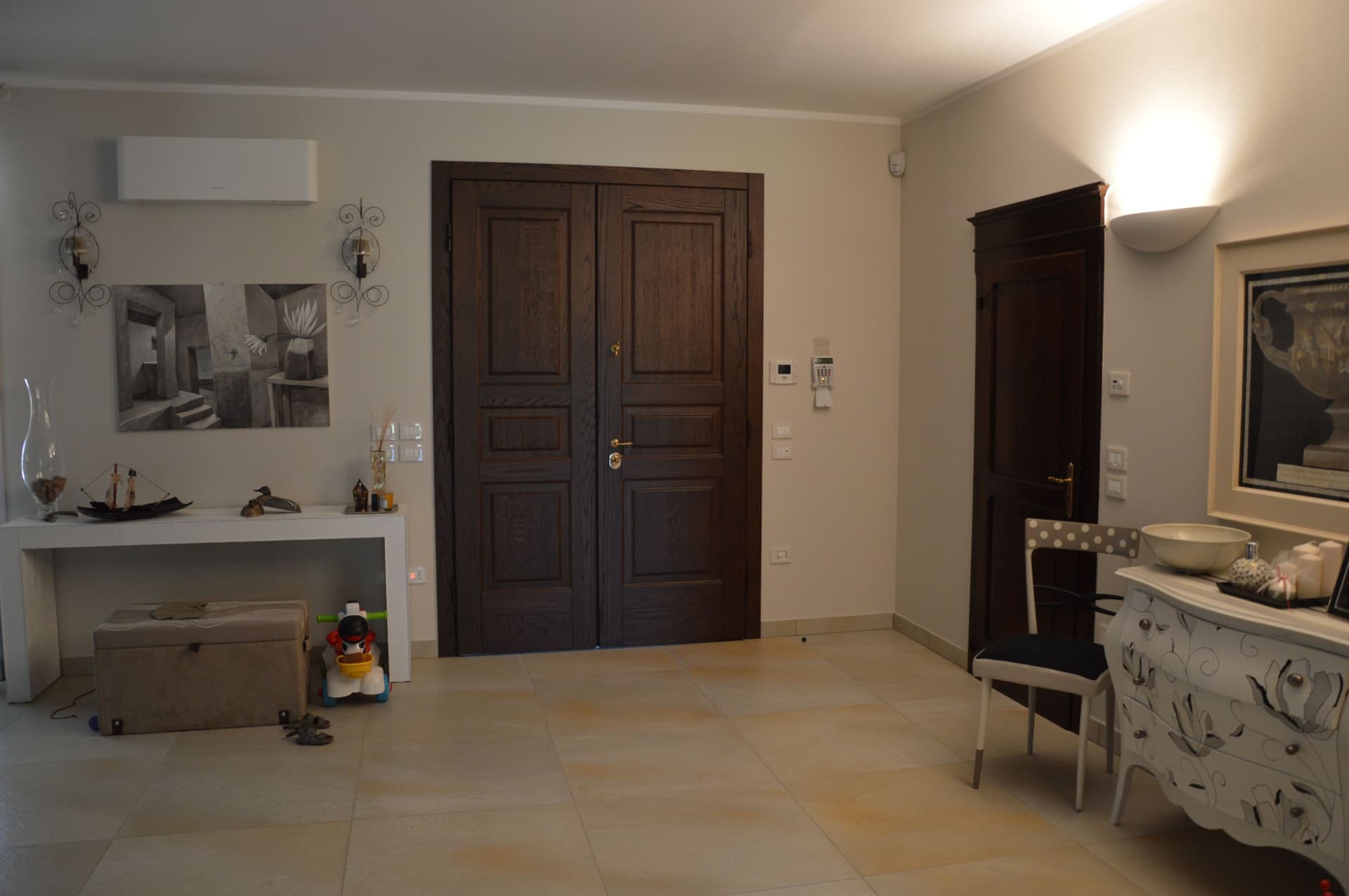 Bussi
Entry door
Entry door — 5