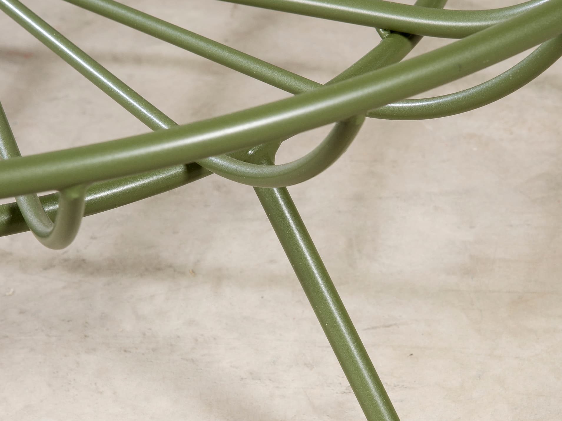 Calma
LOU
Steel low lounge chair — 10