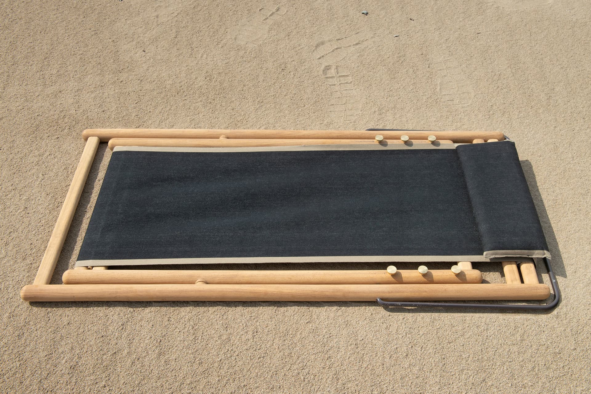 Calma
MACA
Iroko deck chair — 6