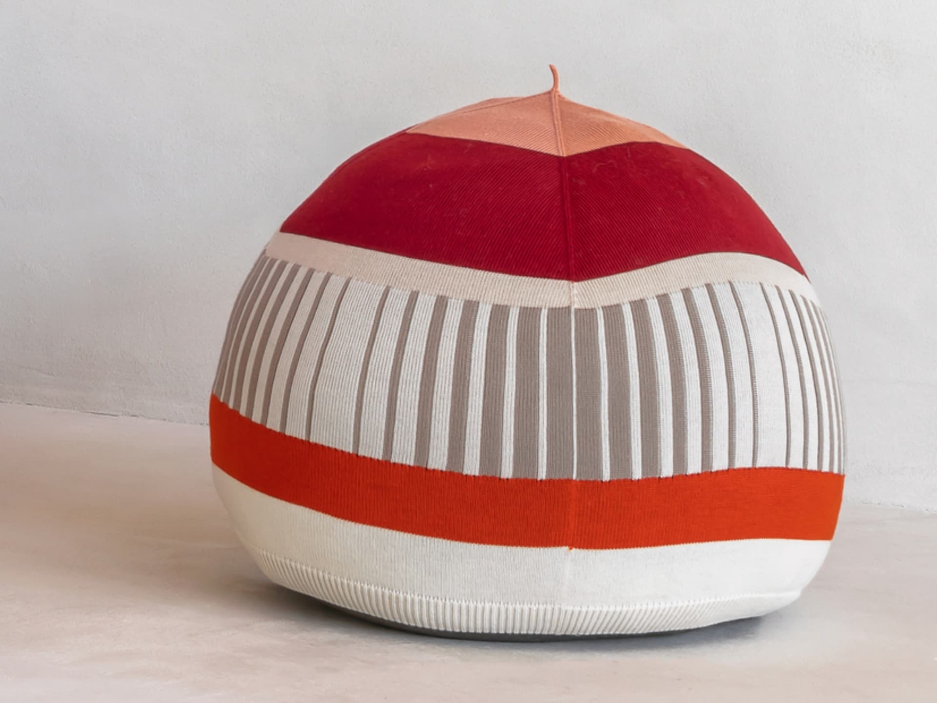 Casalis
VELDEN
Merino wool pouf — 1