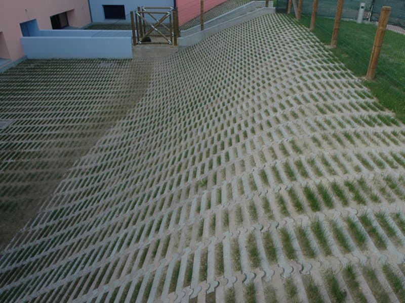 CEDA
LAGOS
Concrete paving block — 10